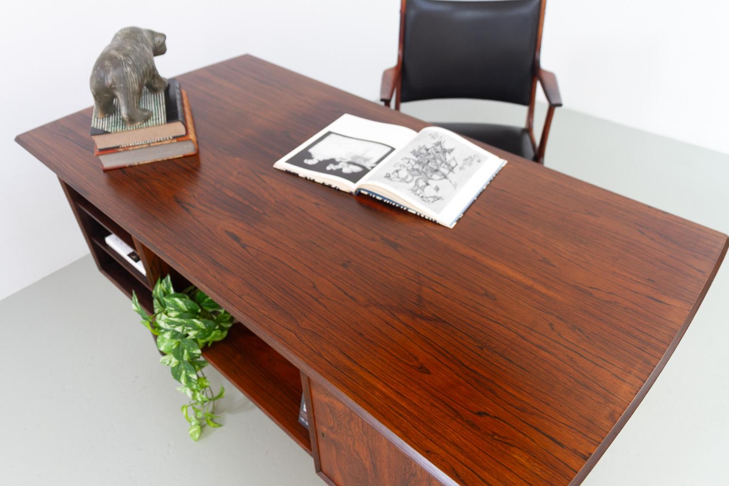 Danish Mid-Century Freestanding Rosewood Desk with Floating Top, 1960s. For Sale 12