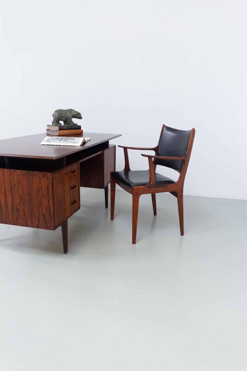 Danish Mid-Century Freestanding Rosewood Desk with Floating Top, 1960s. For Sale 13