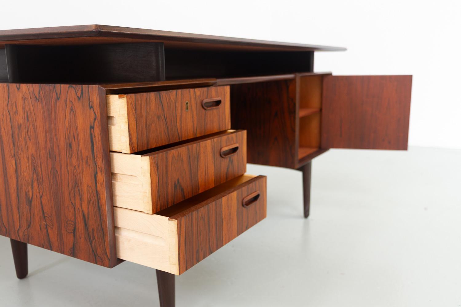 Danish Mid-Century Freestanding Rosewood Desk with Floating Top, 1960s. For Sale 3