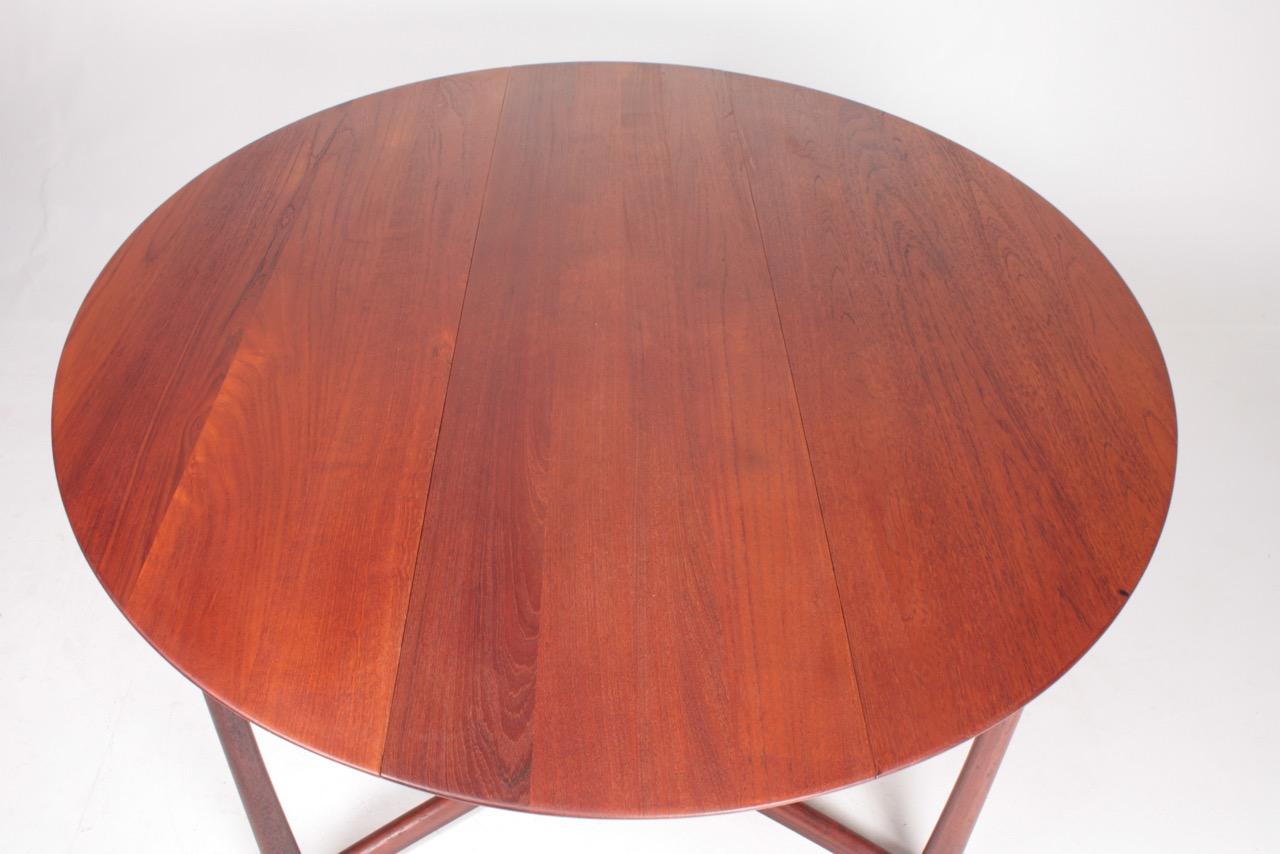 Danish Midcentury Gate Leg Table in Solid Teak by Hvidt & Mølgaard 5