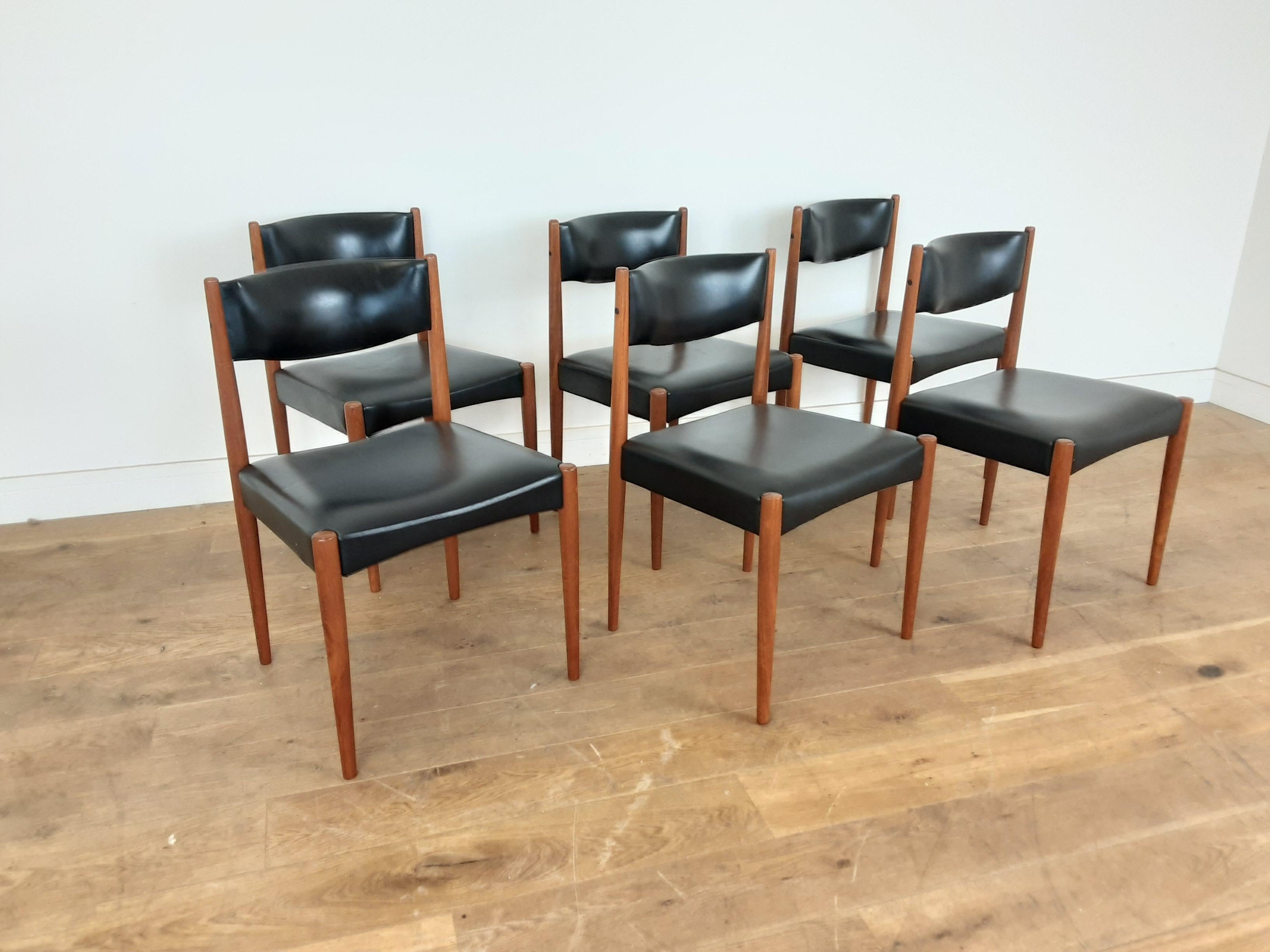 Danish Midcentury Golden Teak Extendable Dining Table and Six Chairs For Sale 2
