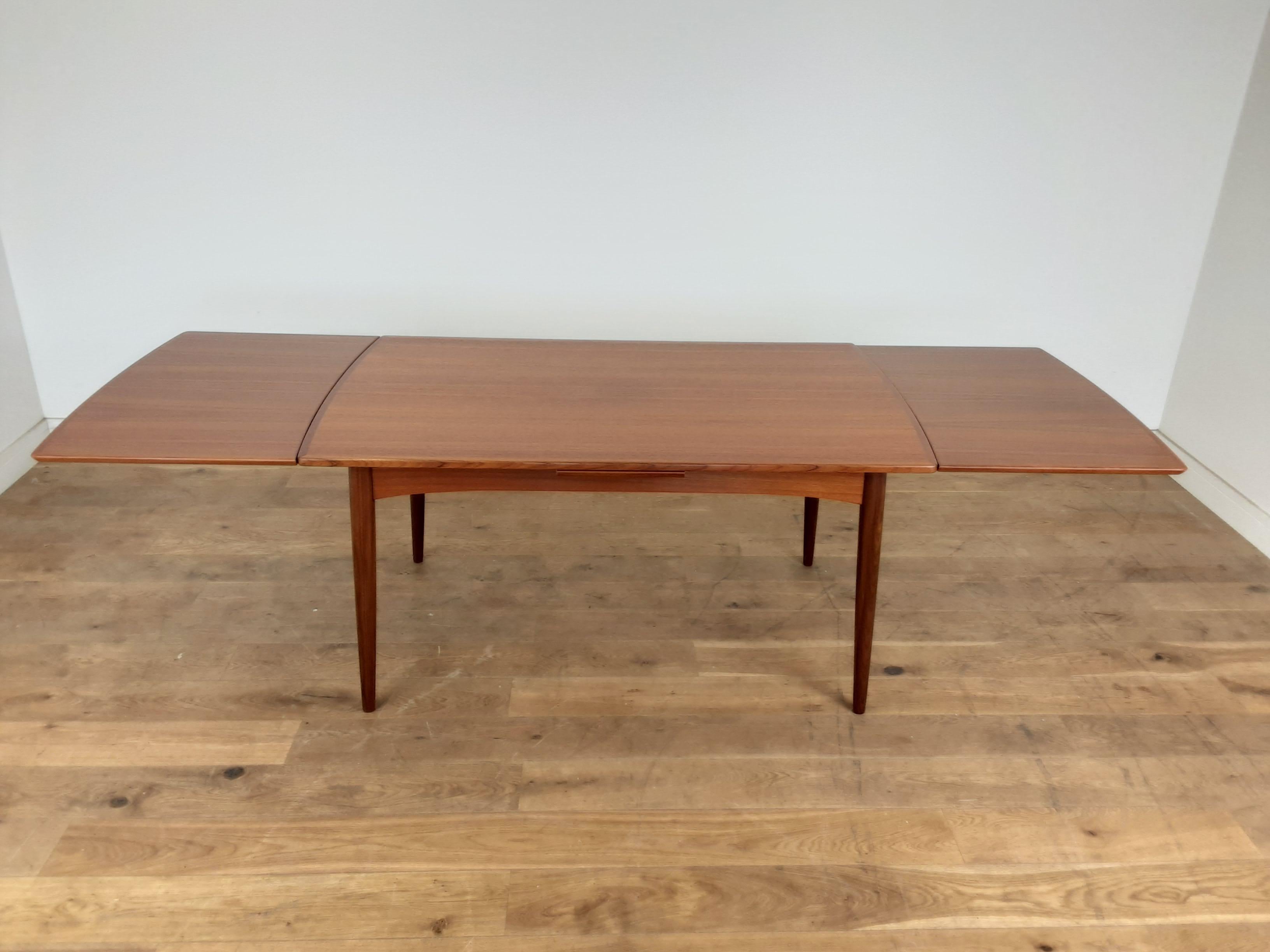 Mid-Century Modern Danish Midcentury Golden Teak Extendable Dining Table and Six Chairs For Sale