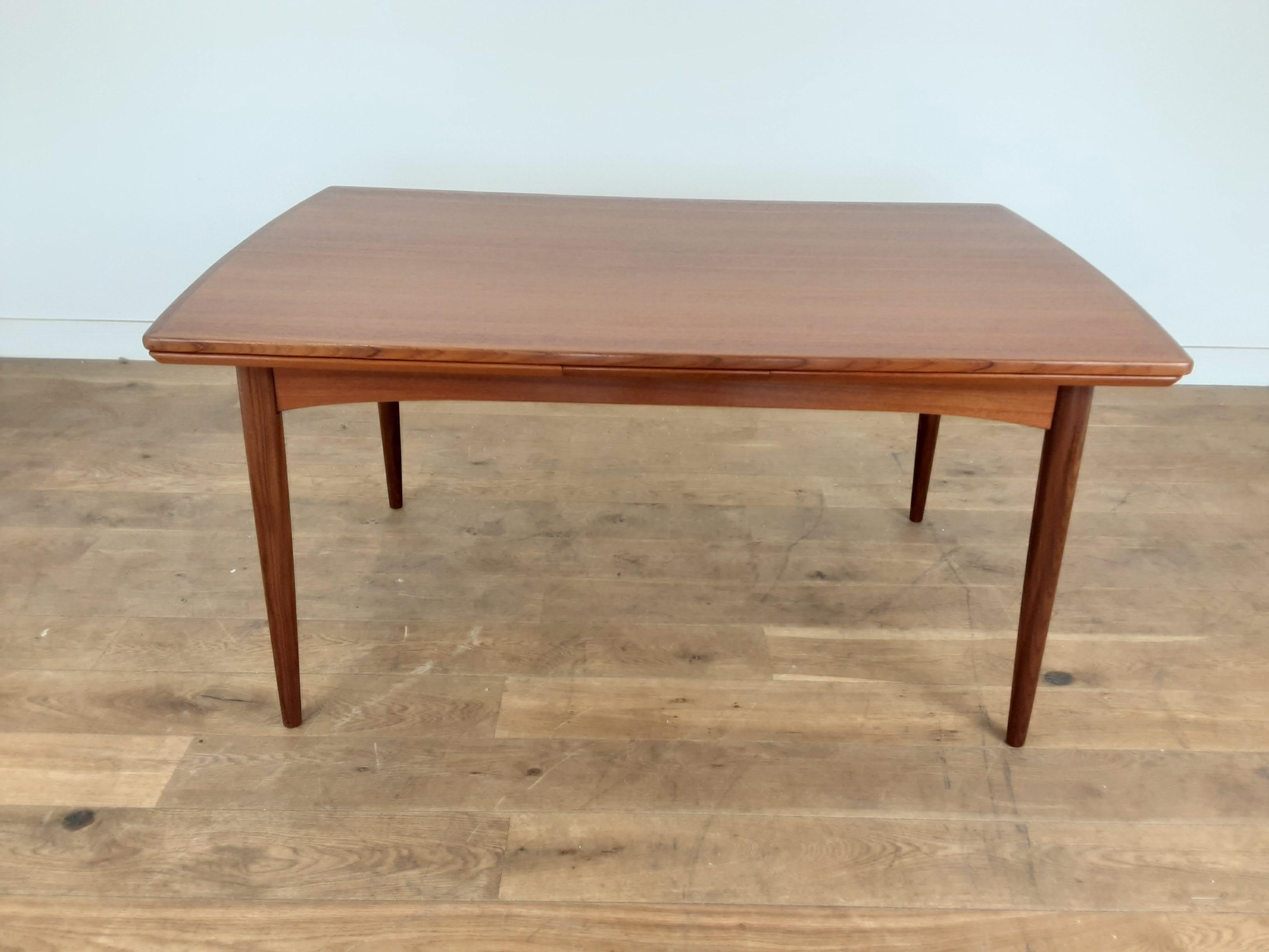 Danish Midcentury Golden Teak Extendable Dining Table and Six Chairs For Sale 1