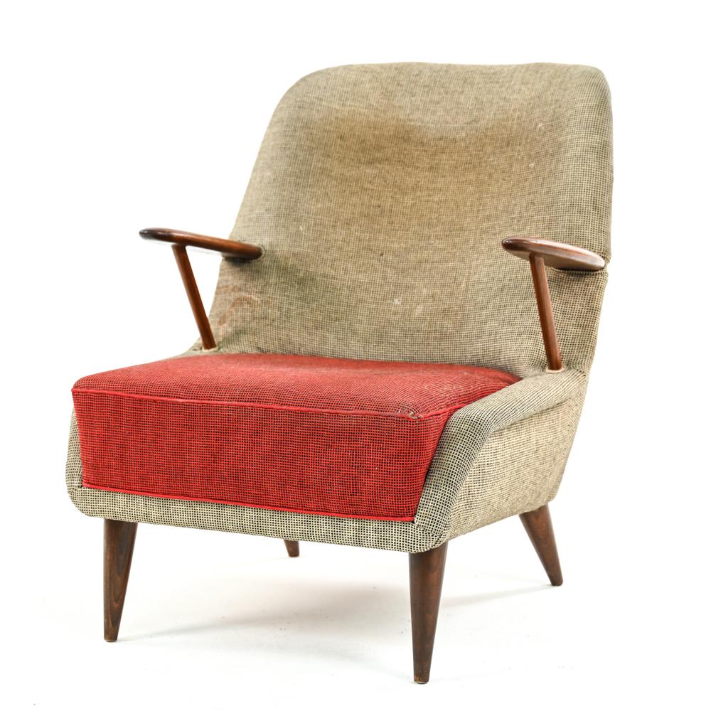 Danis mid-century lounge chair in the manner of Hans Olsen featuring interesting exposed wood armrests and tapered legs.