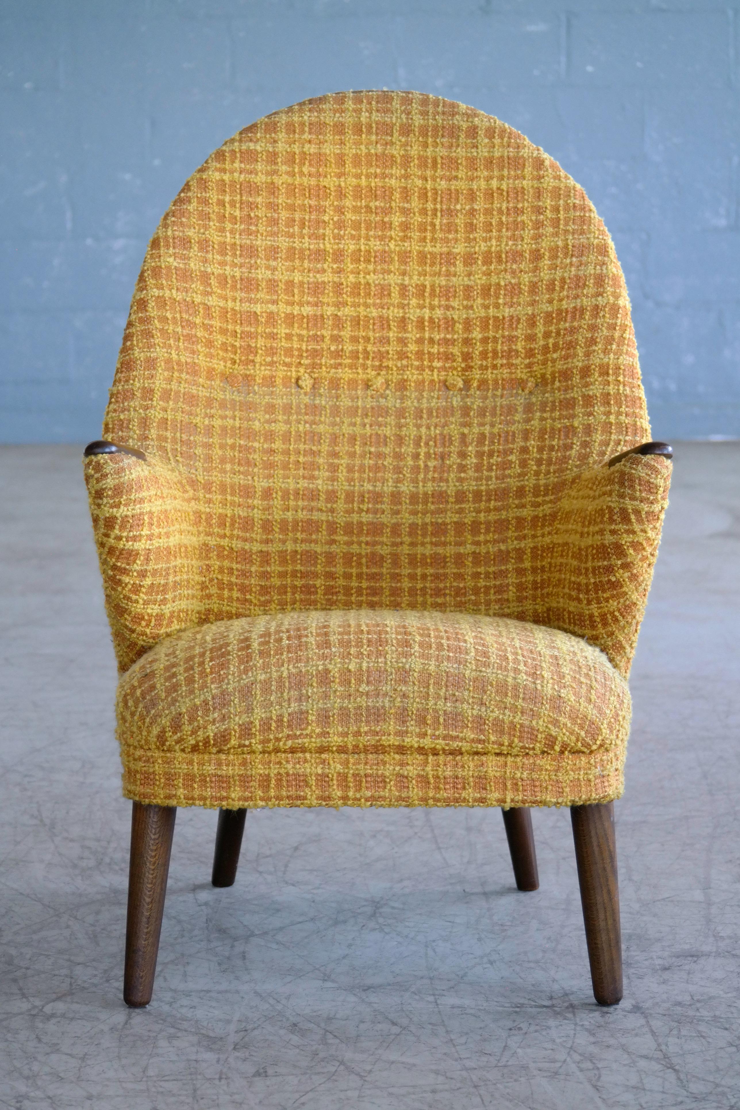 Danish Midcentury Hans Wegner Style Mama Bear Lounge Chair, 1960s In Good Condition In Bridgeport, CT