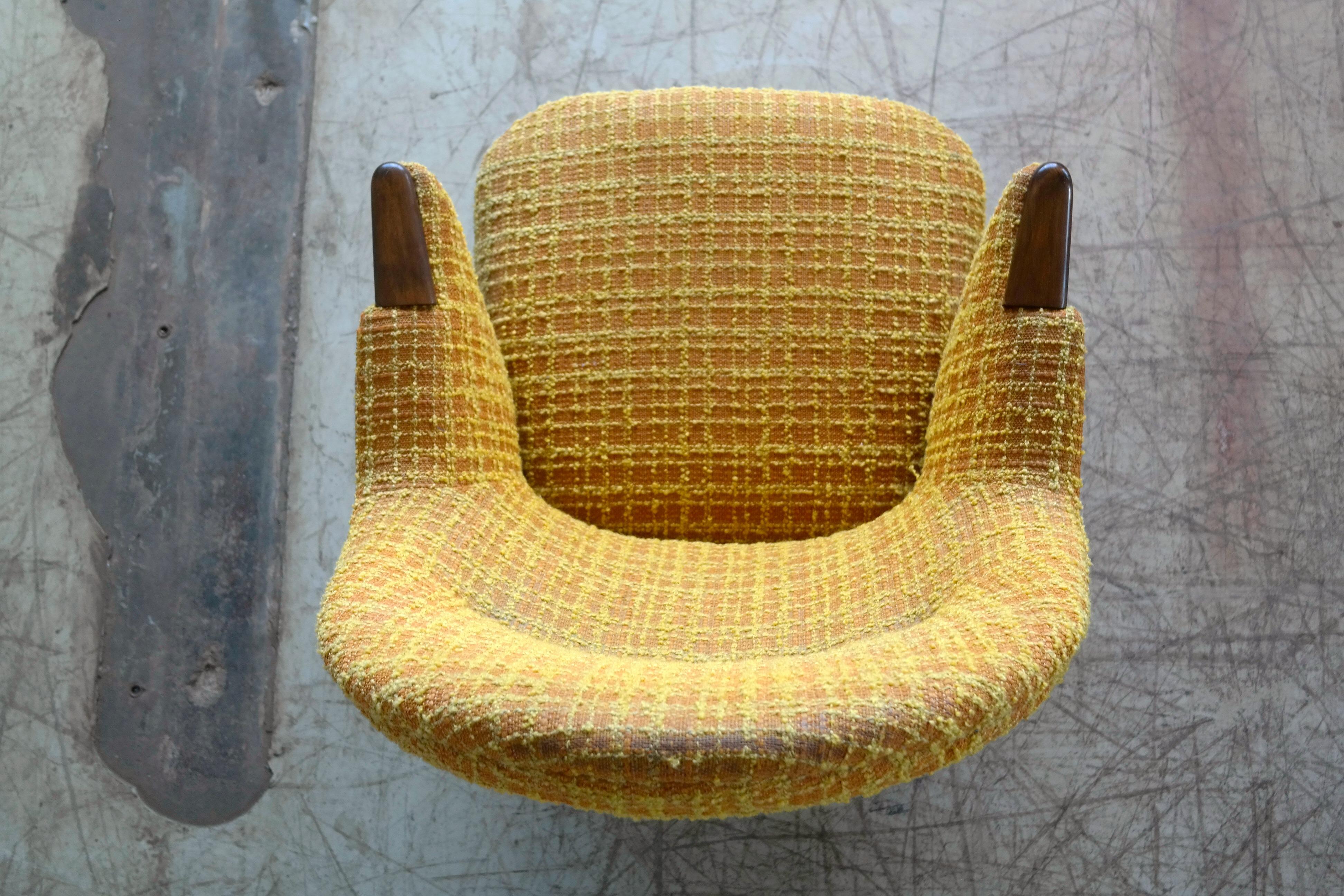 Danish Midcentury Hans Wegner Style Mama Bear Lounge Chair, 1960s 2
