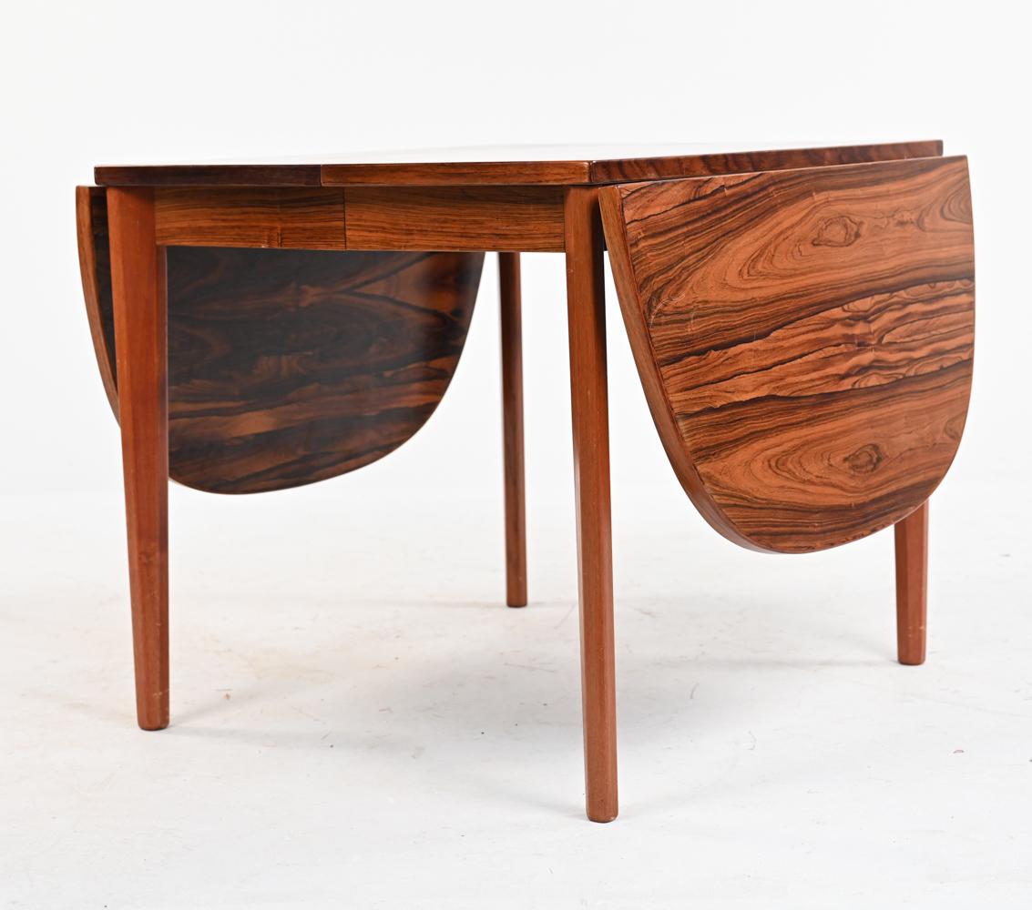 This is a fabulous Danish mid-century extension drop-leaf dining table designed by Henning Kjaernulf for Vejle Stole & Mobelfabrik, c. 1970's. This table has two 17.75