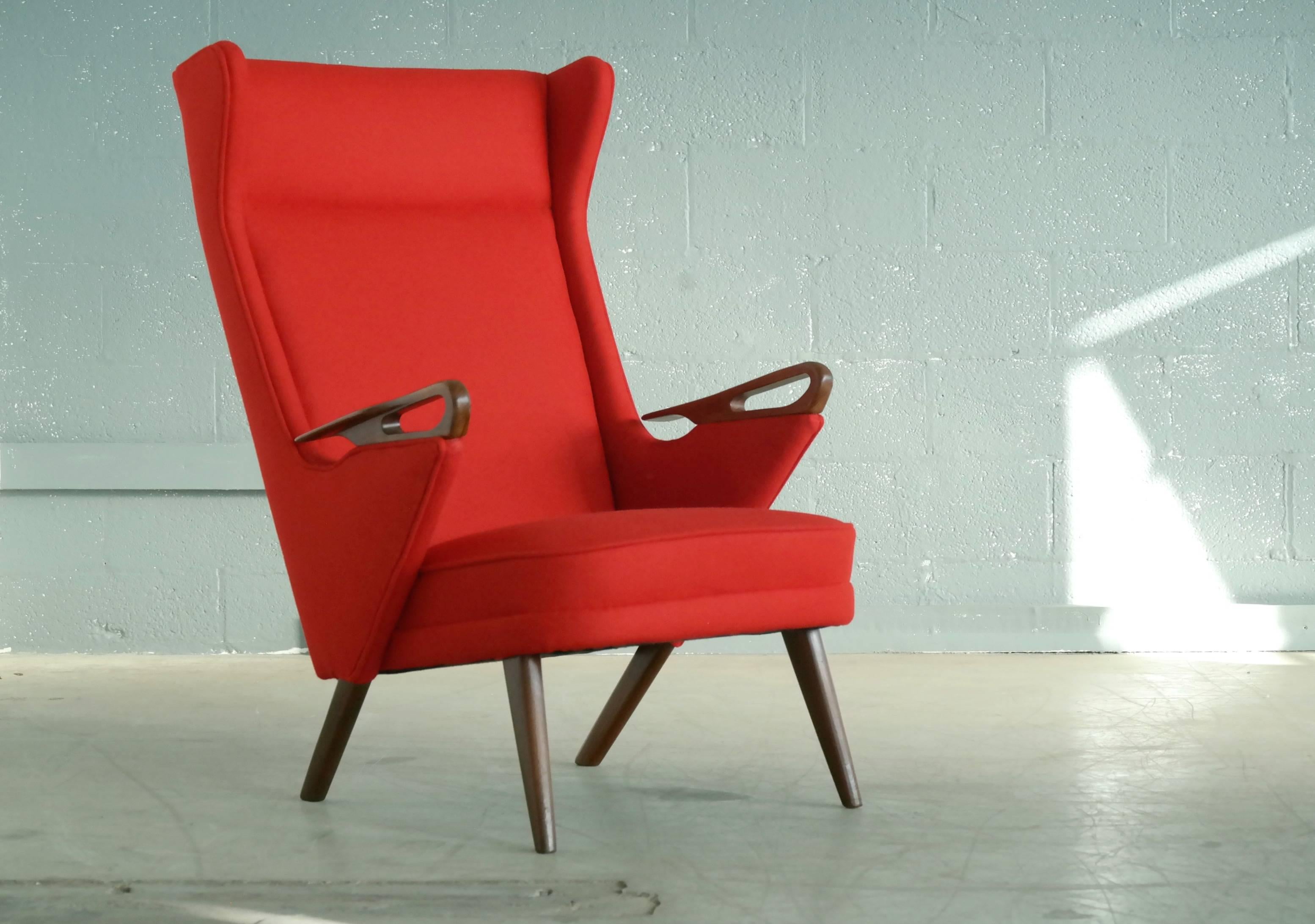 Rare and simply fantastic 1950s lounge chair by Chresten Findahl Brodersen. While this chair share some of the same straight lines and stance as Wegner's Papa Bear this has a lighter and more dynamic design expression along with the most beautifully