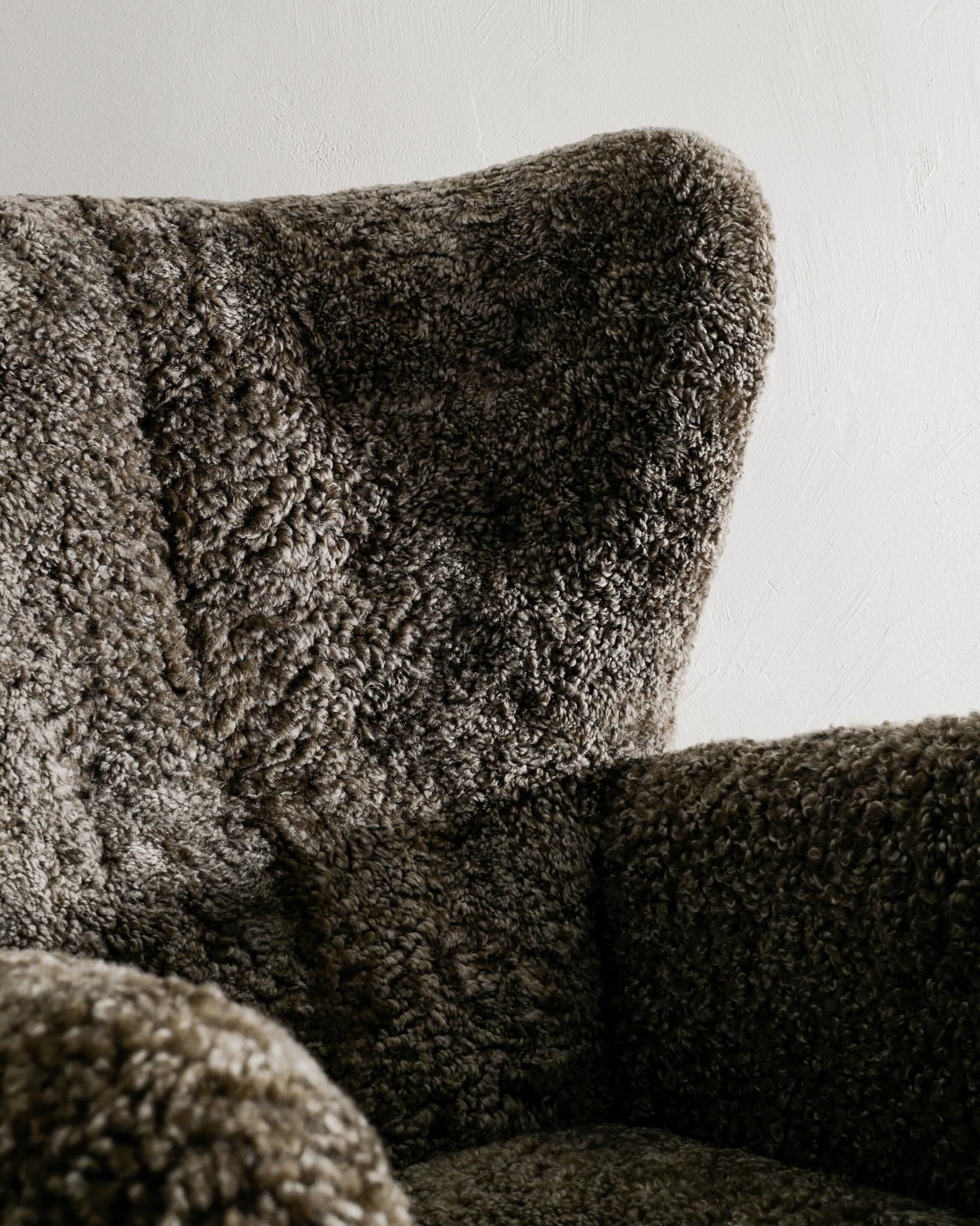 Danish Mid Century Highback Wingback Armchair in Grey Sheepskin Produced, 1940s In Good Condition For Sale In Stockholm, SE