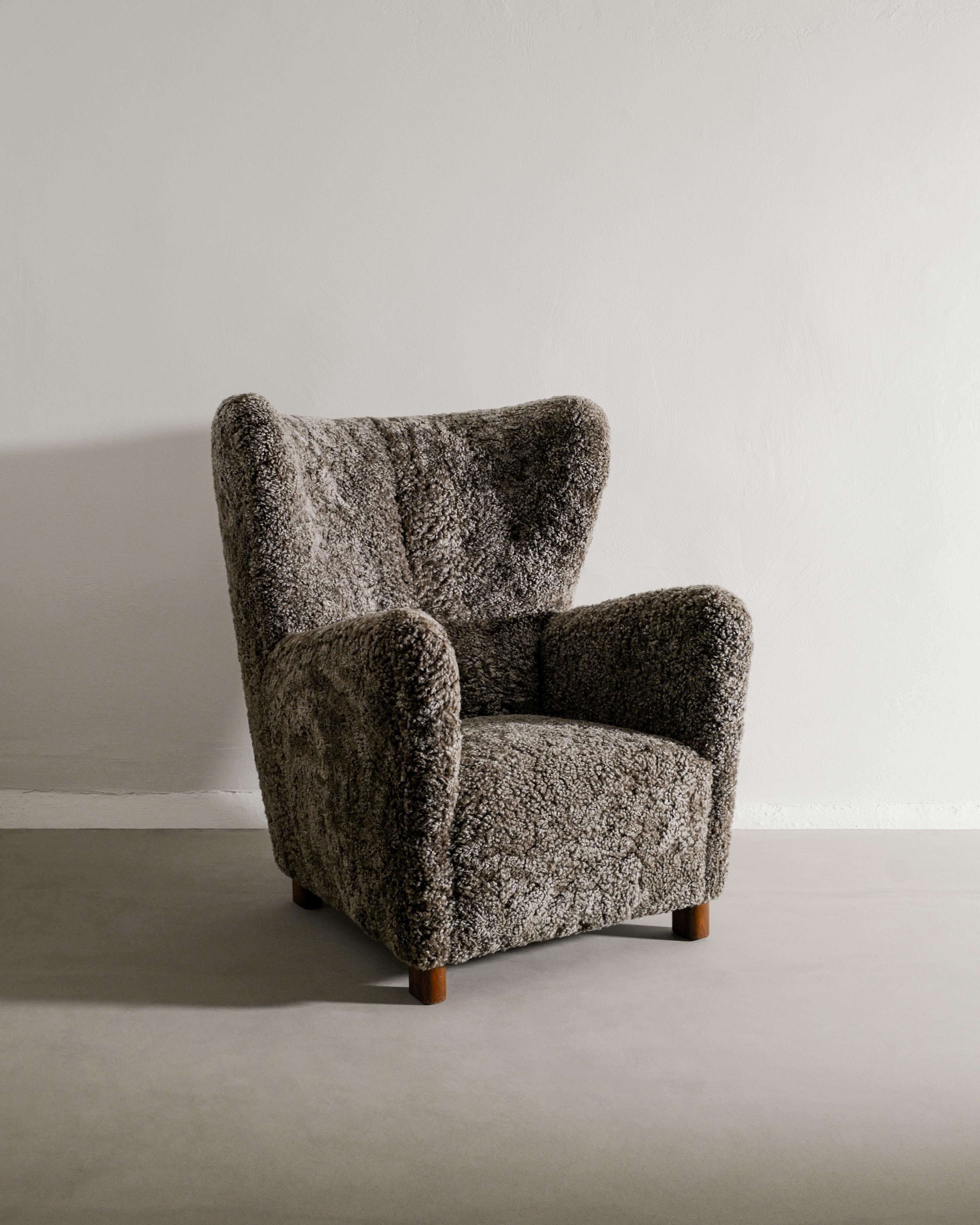Danish Mid Century Highback Wingback Armchair in Grey Sheepskin Produced, 1940s For Sale 2