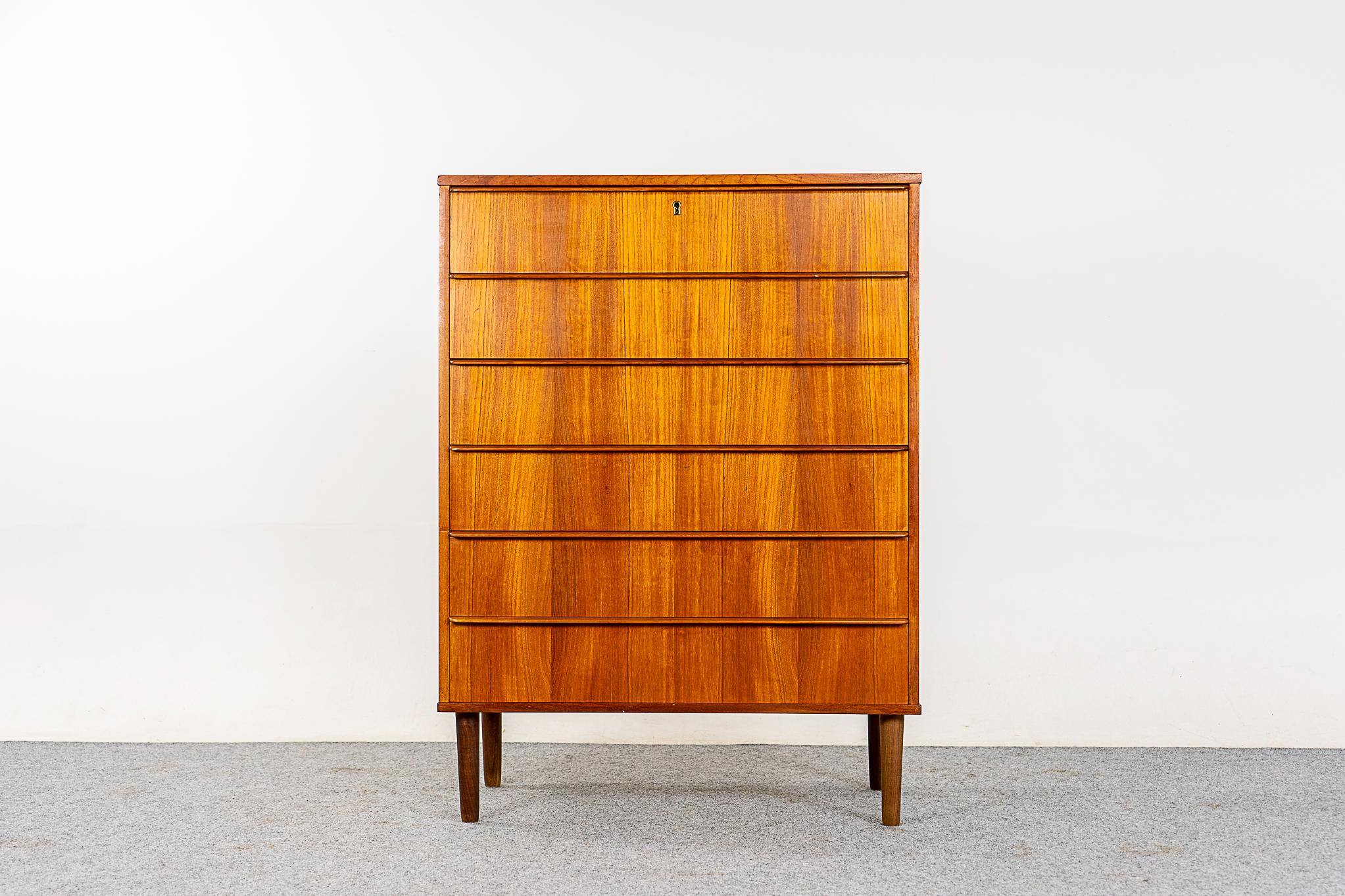 Teak Danish highboy dresser, circa 1960s. Solid wood edging with stunning book-matched veneer on all drawer faces. 6 Dovetailed drawers with integrated drawer pulls, opening and closing is a breeze. Solid wood, tapered removable legs.

Unrestored