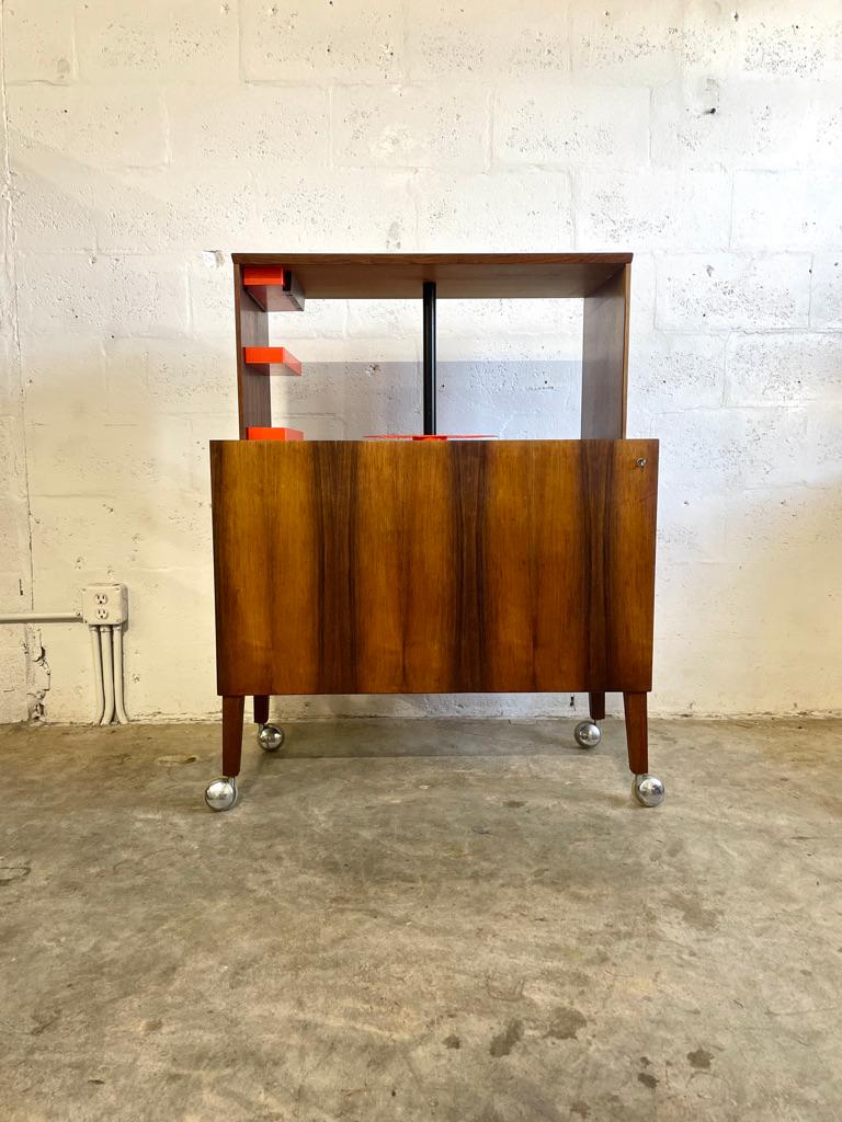Mid-Century moderno Mobiletto idraulico o bar danese del Mid Century di Kai Kristiansen in vendita
