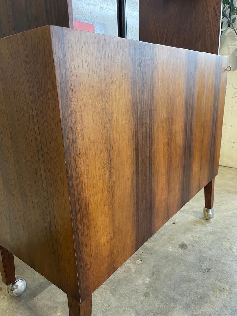 Legno Mobiletto idraulico o bar danese del Mid Century di Kai Kristiansen in vendita