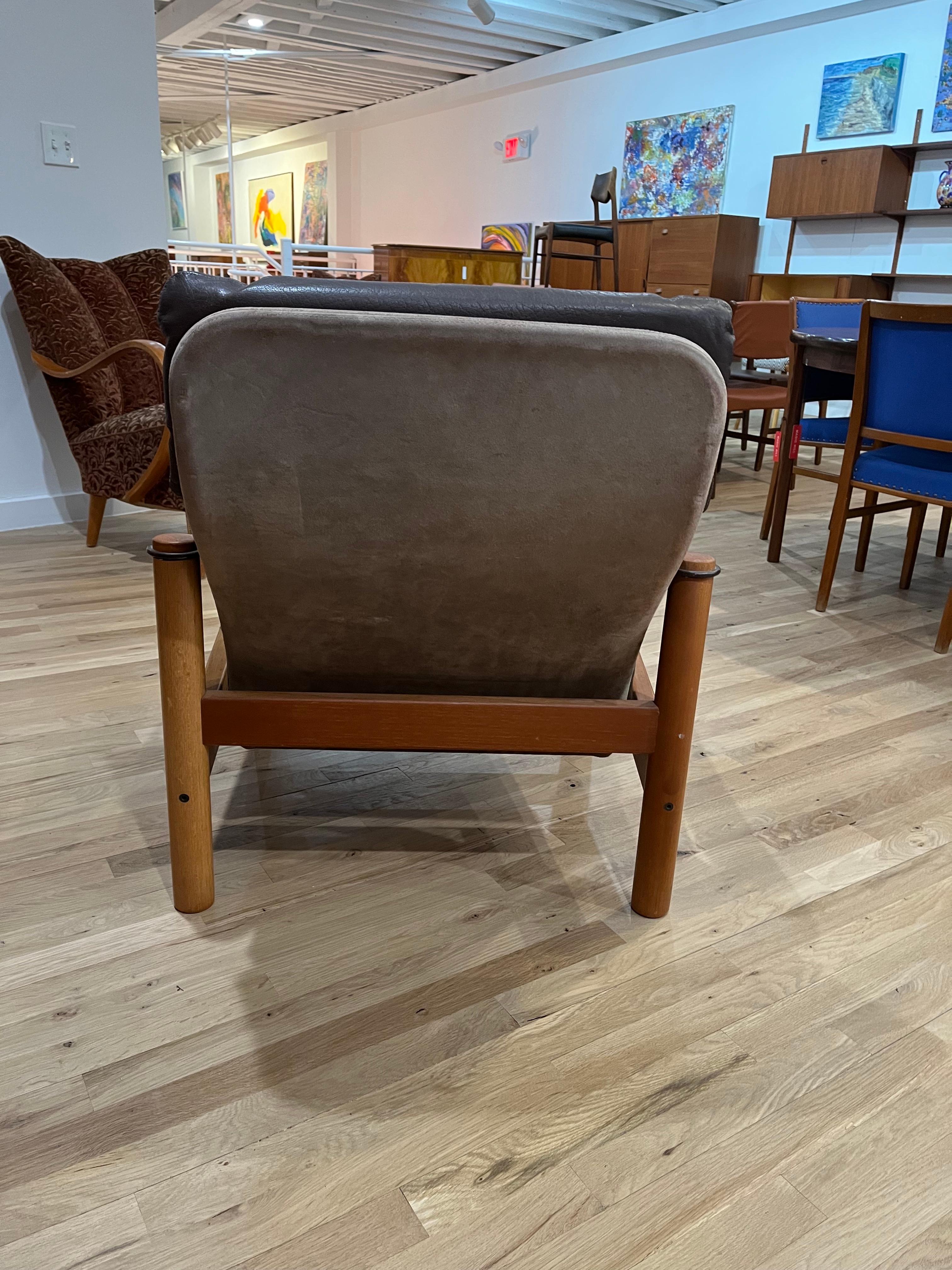 Danish Mid-Century Leather Lounge Chair 1