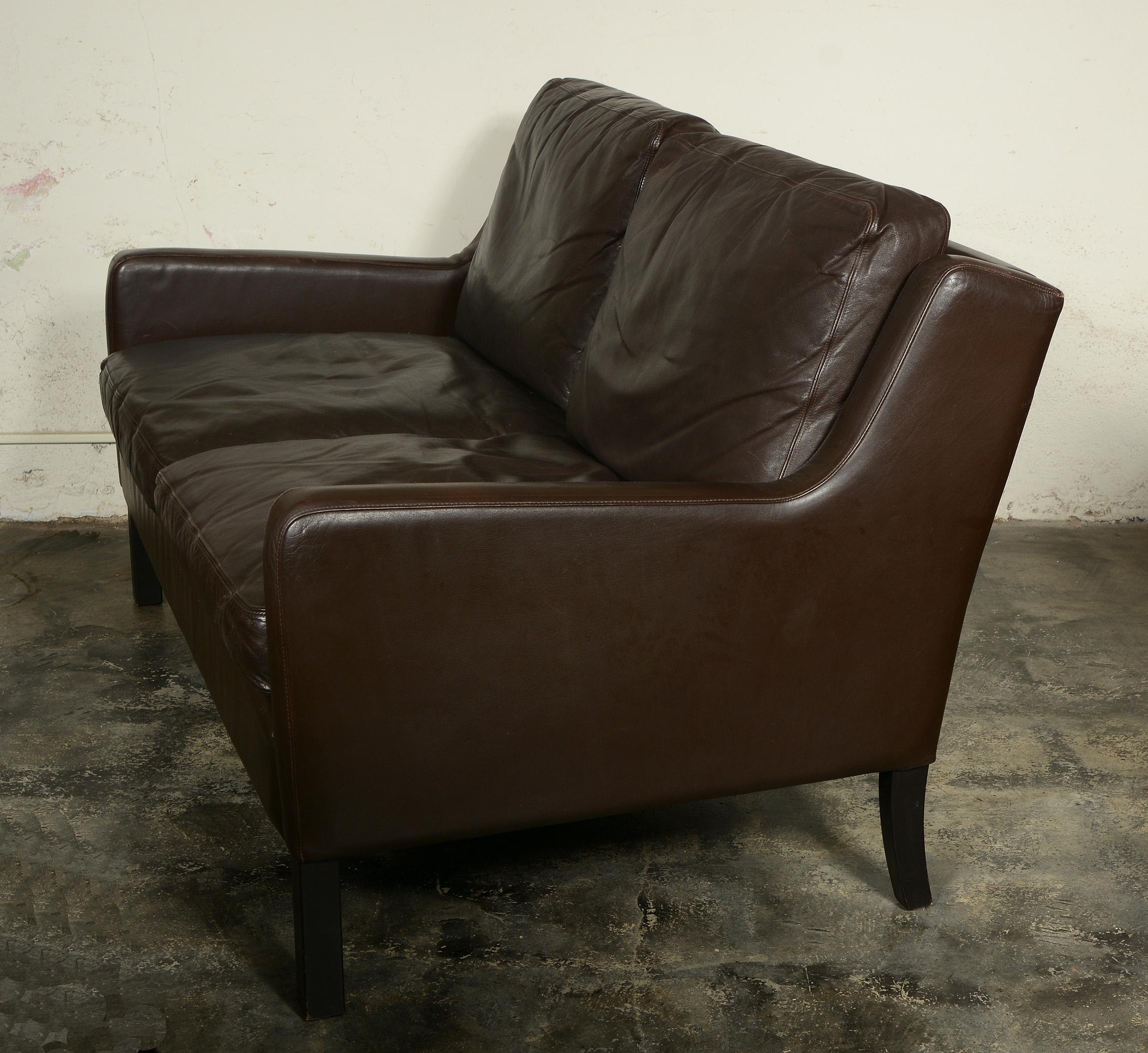 Danish Midcentury Leather Settee Sofa In Good Condition In San Mateo, CA