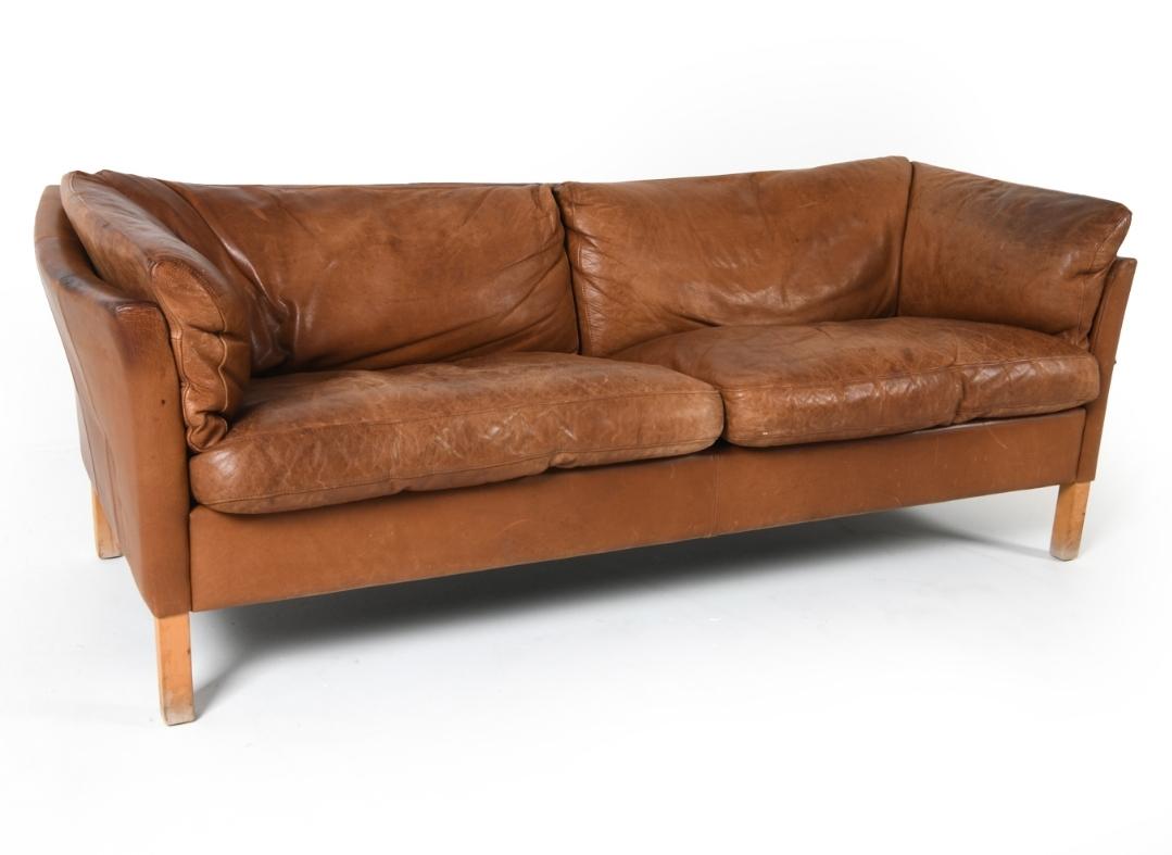 Fait main Canapé en cuir danois du milieu du siècle par Mogens Hansen Circa 1970's en vente
