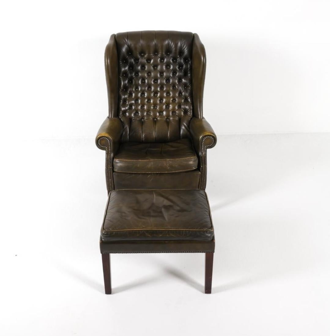 Cuir Chaise à dossier et pouf en cuir danois du milieu du siècle, années 1960 en vente