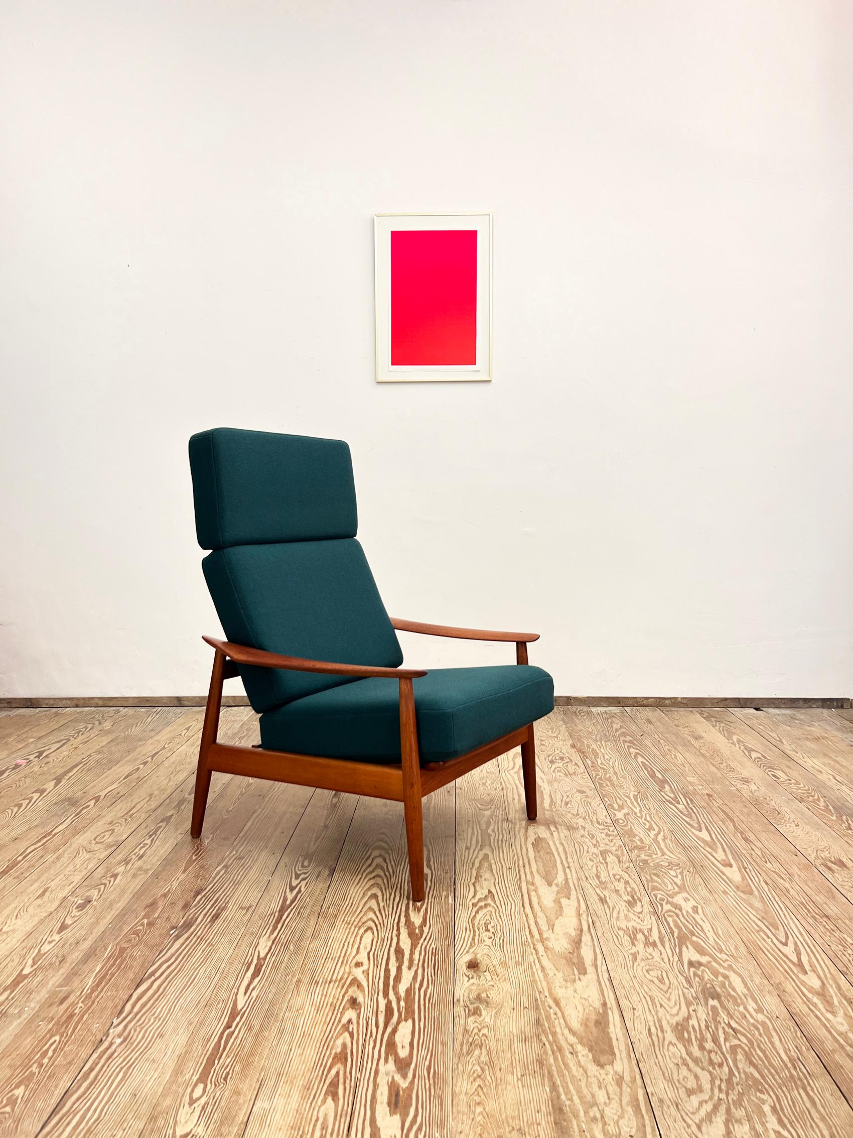 Dimensions: 80 x 100 x 75 cm (Width x Height x Depth)

This beautiful lounge chair model FD164 was designed by Arne Vodder for France and Son in the 1950s in Denmark. The elegant shape and the fragile proportions make this easy chair very pleasing