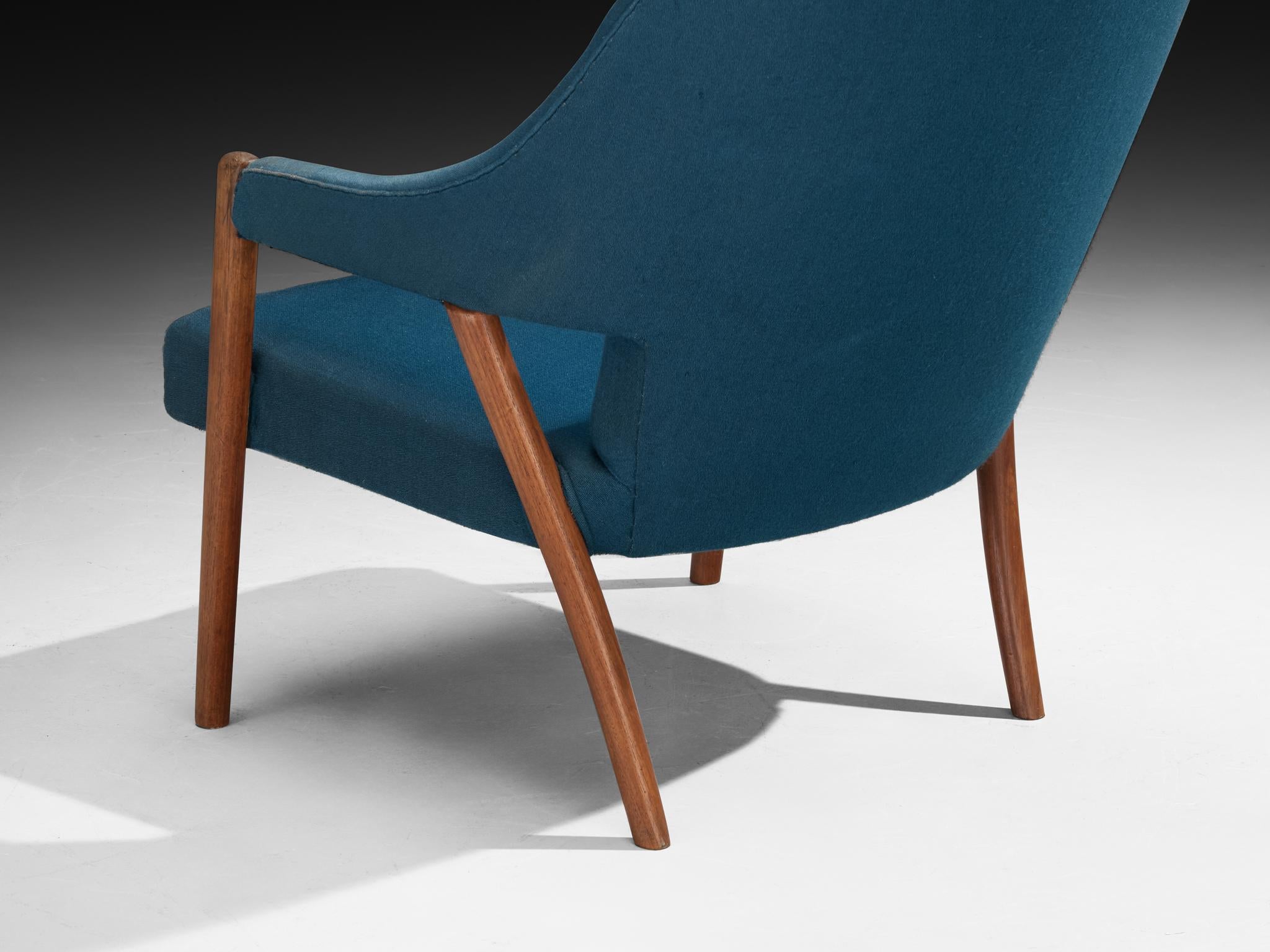 Silla de salón danesa de mediados de siglo en tapicería azul y teca Danés en venta