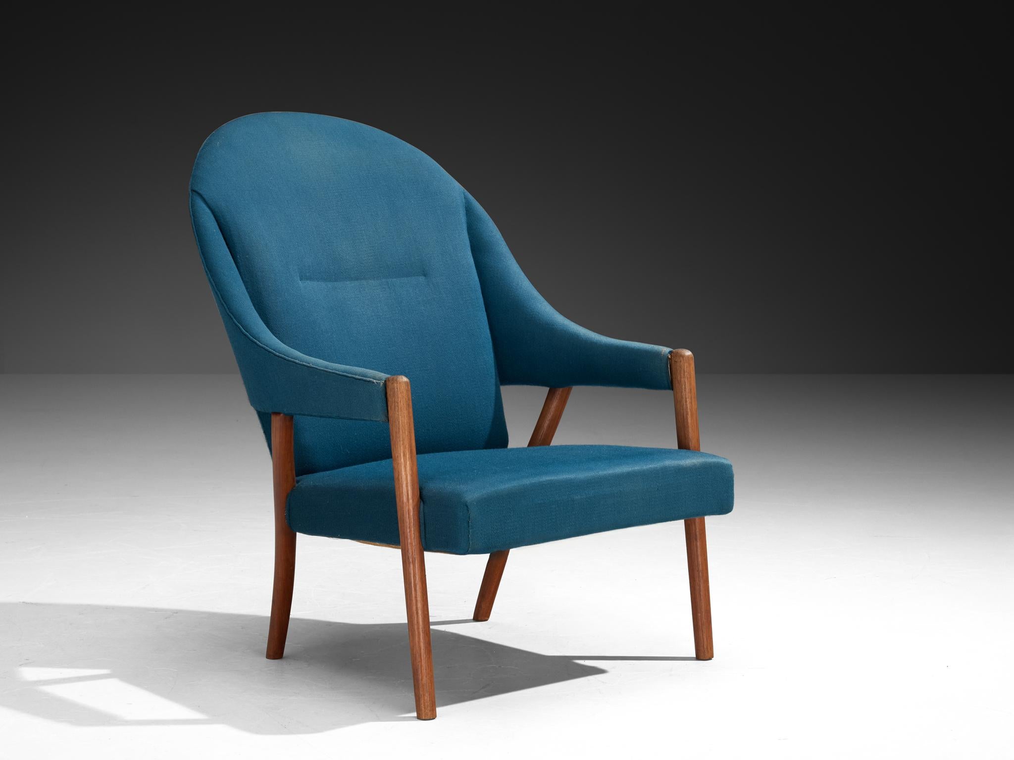 Silla de salón danesa de mediados de siglo en tapicería azul y teca mediados del siglo XX en venta