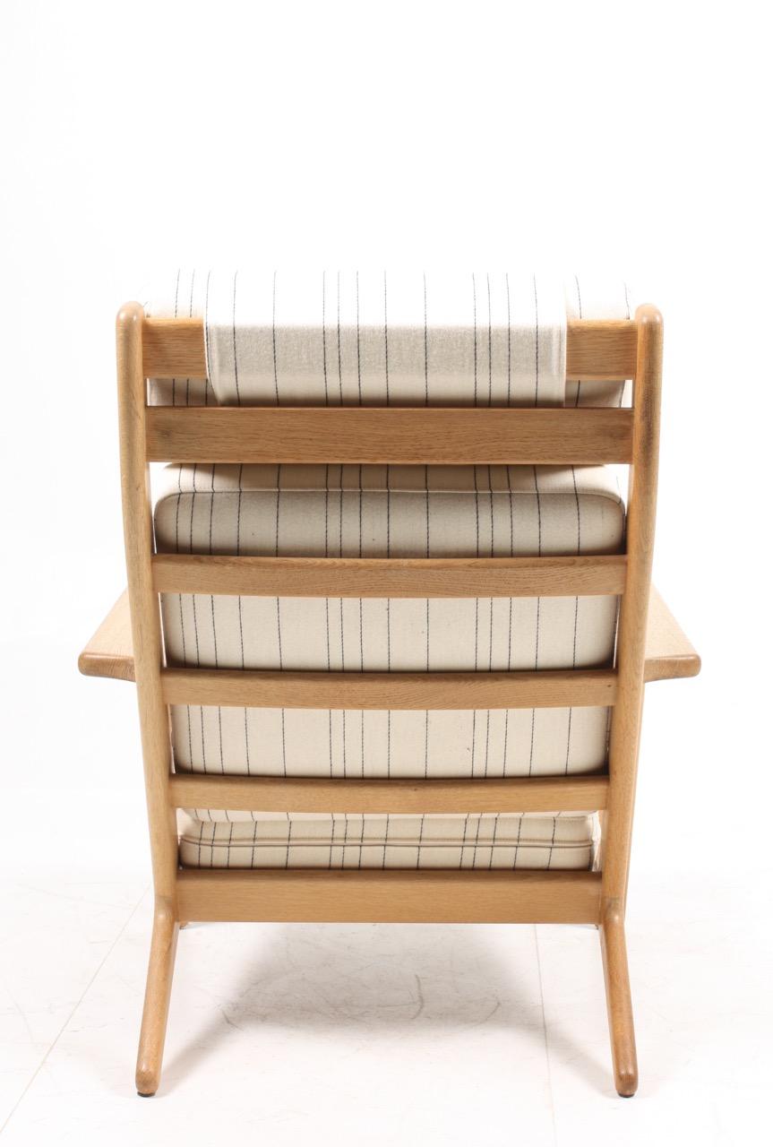 Danish Midcentury Lounge Chair in Oak by Hans J. Wegner 2