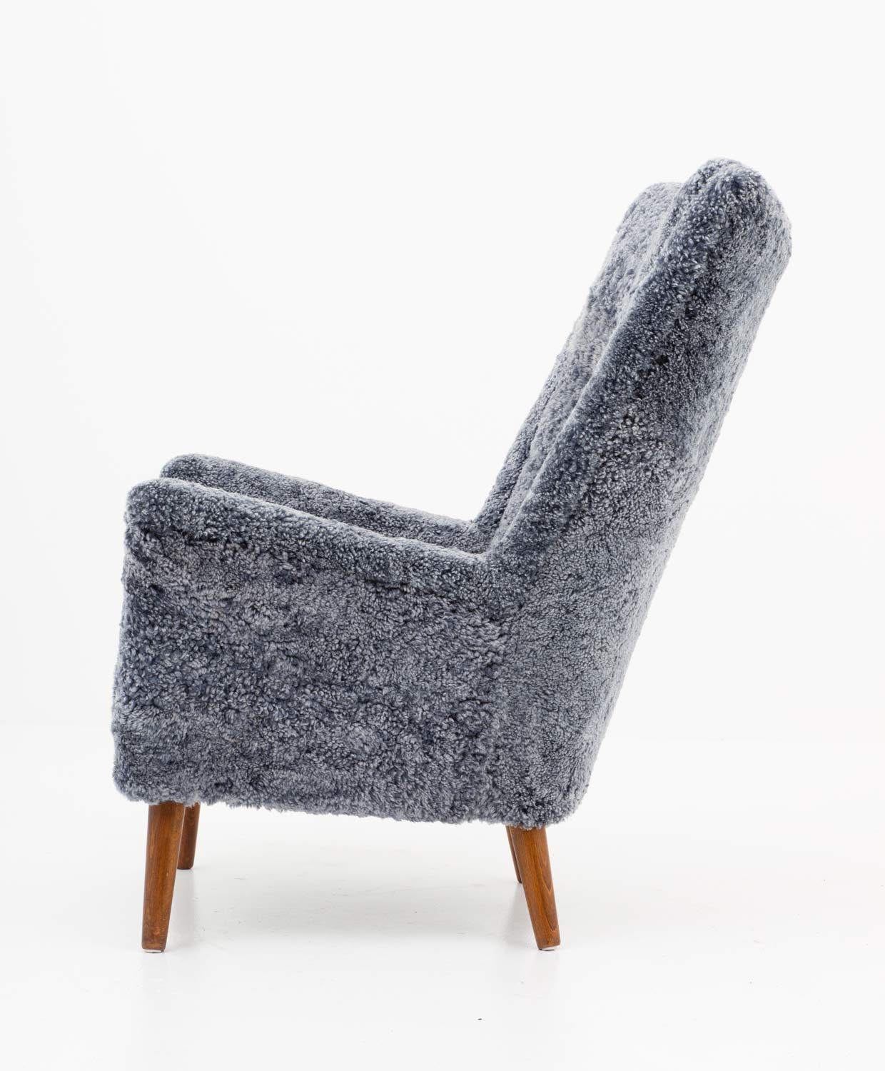 Danish Midcentury Lounge Chair in Sheepskin In Excellent Condition In Karlstad, SE