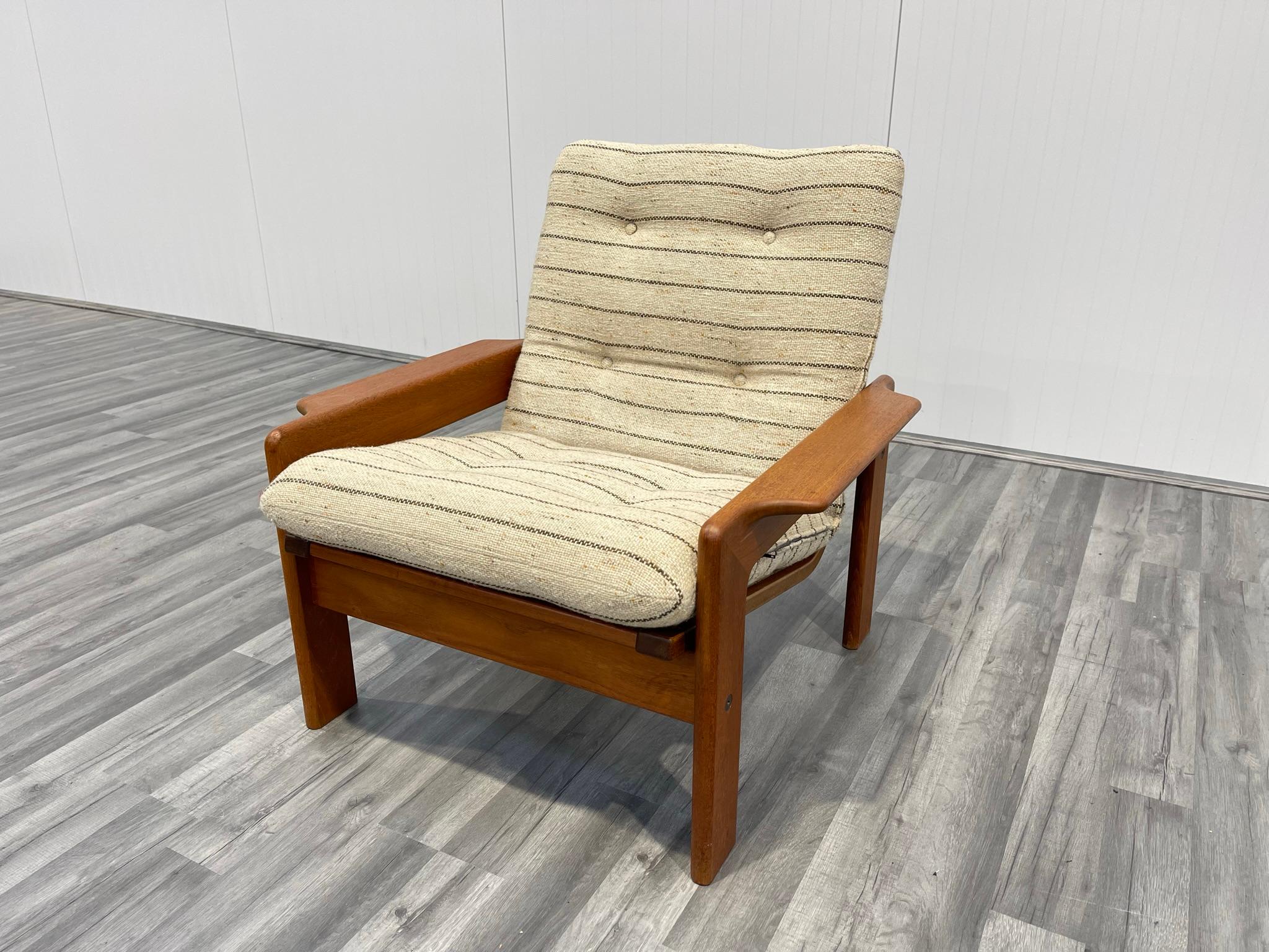 Scandinavian Modern Danish Mid Century Lounge Chair in Teak with Oatmeal Fabric