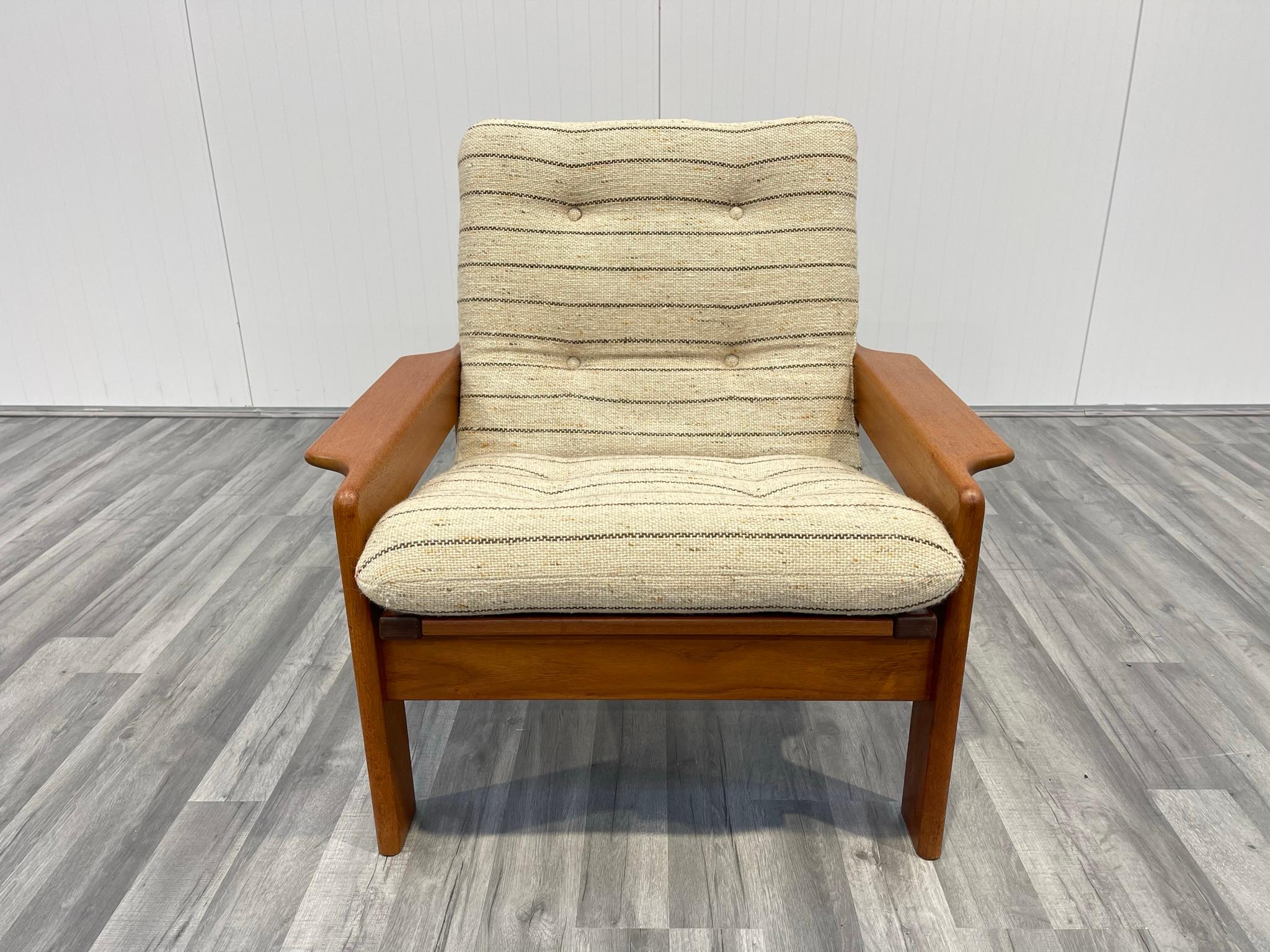 20th Century Danish Mid Century Lounge Chair in Teak with Oatmeal Fabric
