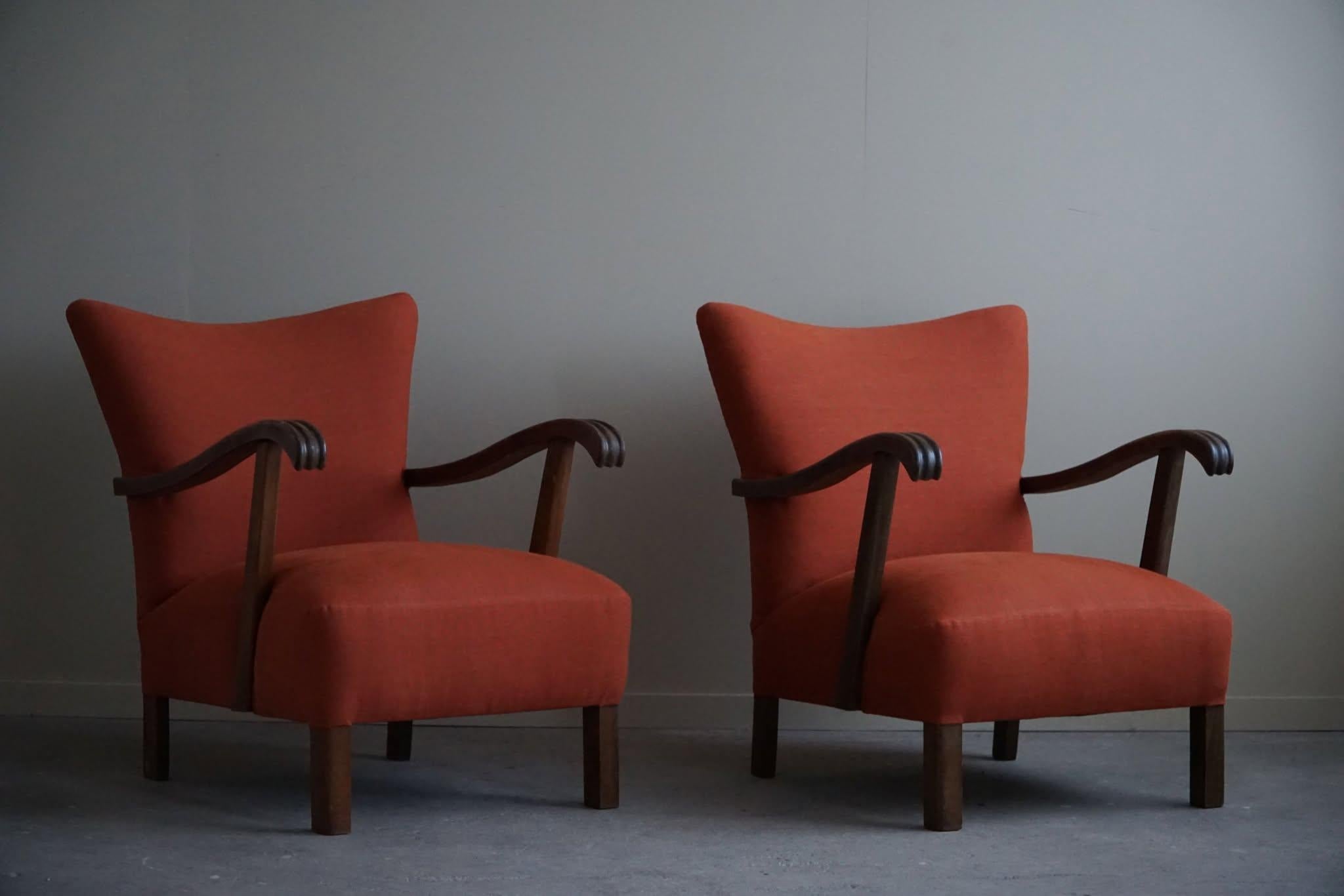 Scandinave moderne Fauteuils de salon danois du milieu du siècle dernier, retapissés dans un lin rouge rouille, années 1960 en vente