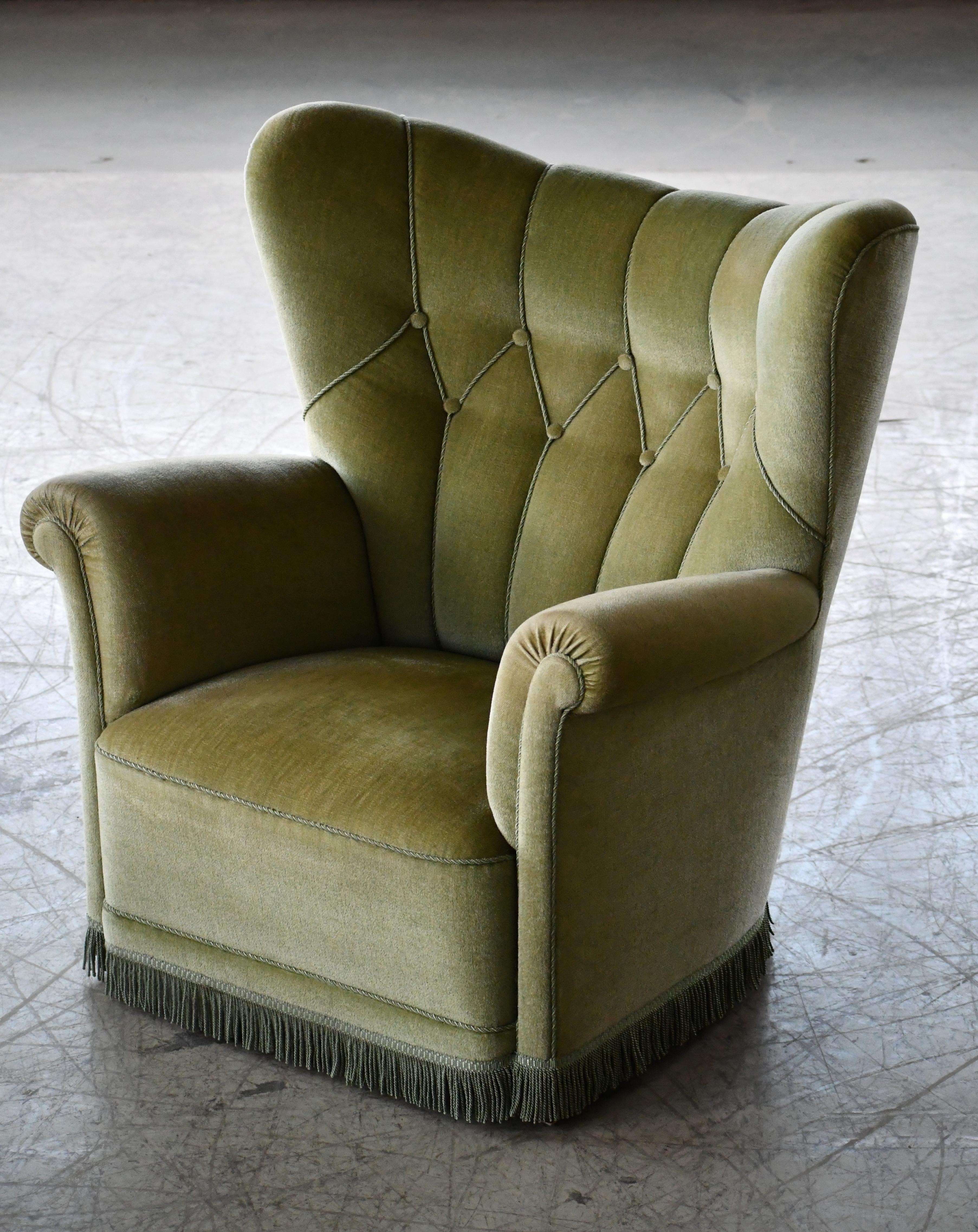 Danish Mid-Century Lounge or Club Chair in Green Mohair, 1940's In Good Condition For Sale In Bridgeport, CT