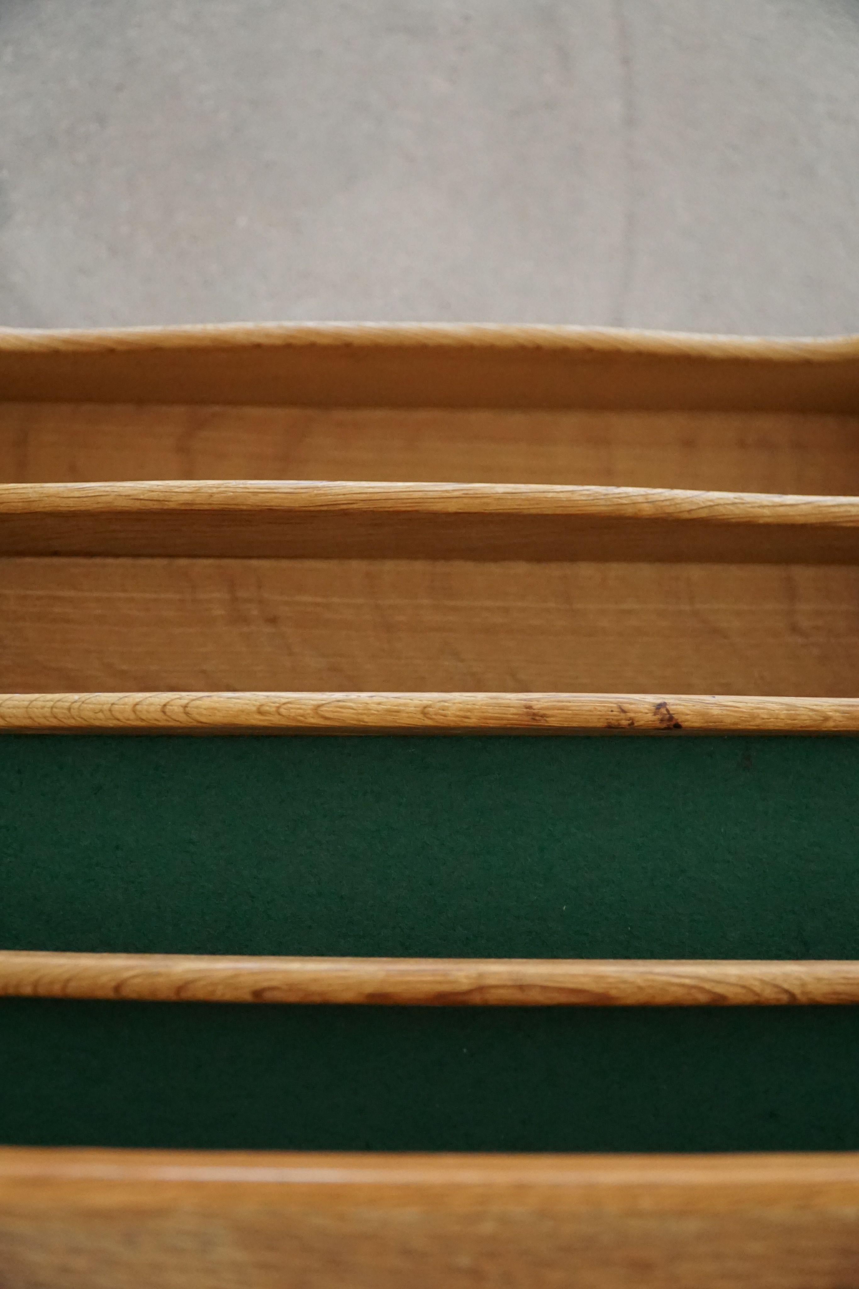 Danish Mid Century Low Brutalist Sideboard in Oak, By Henning Kjærnulf, 1960s en vente 1