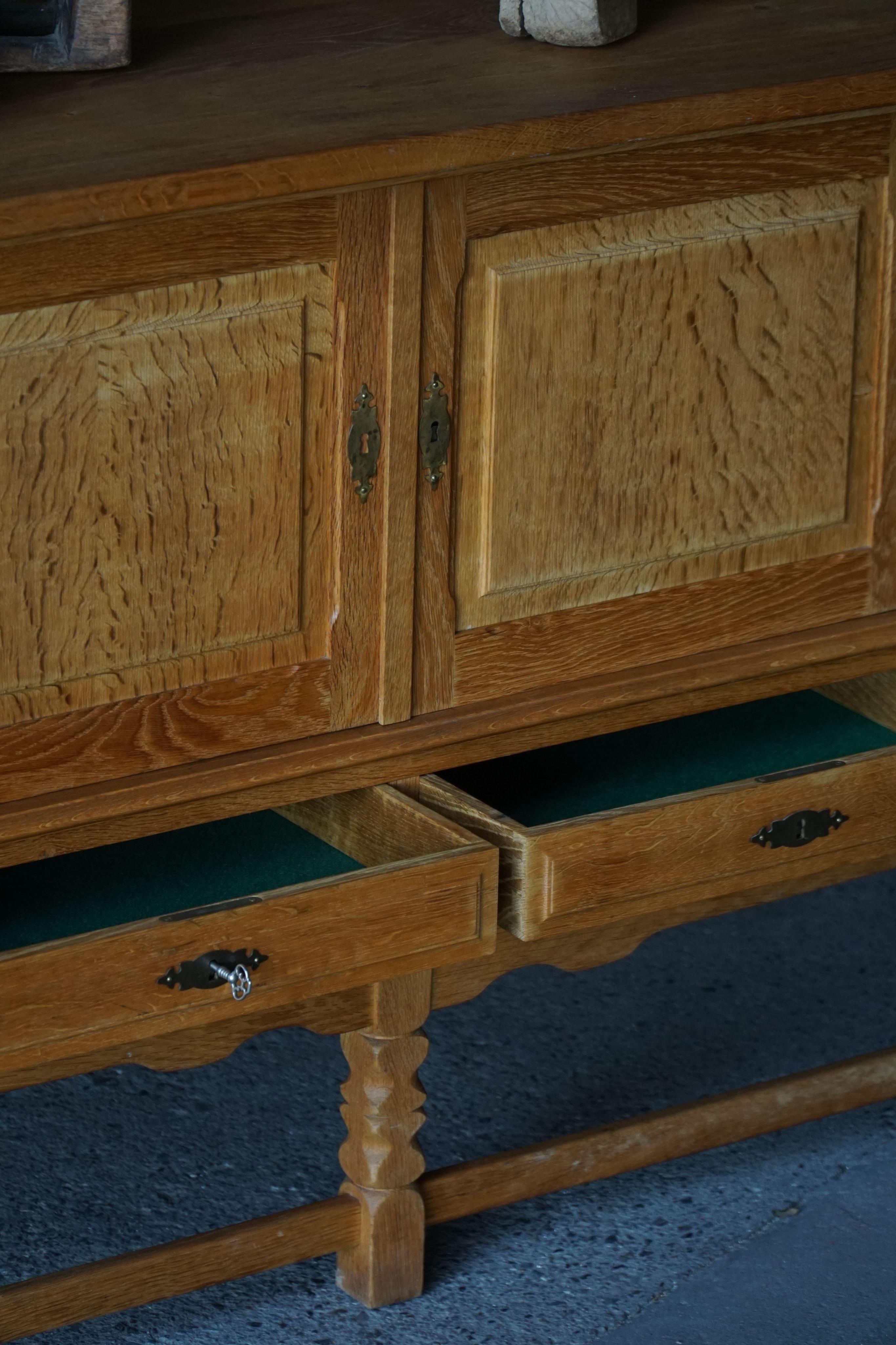 Dänisches Mid Century Low Brutalist Sideboard in Eiche, Henning Kjærnulf, 1960er Jahre im Angebot 9