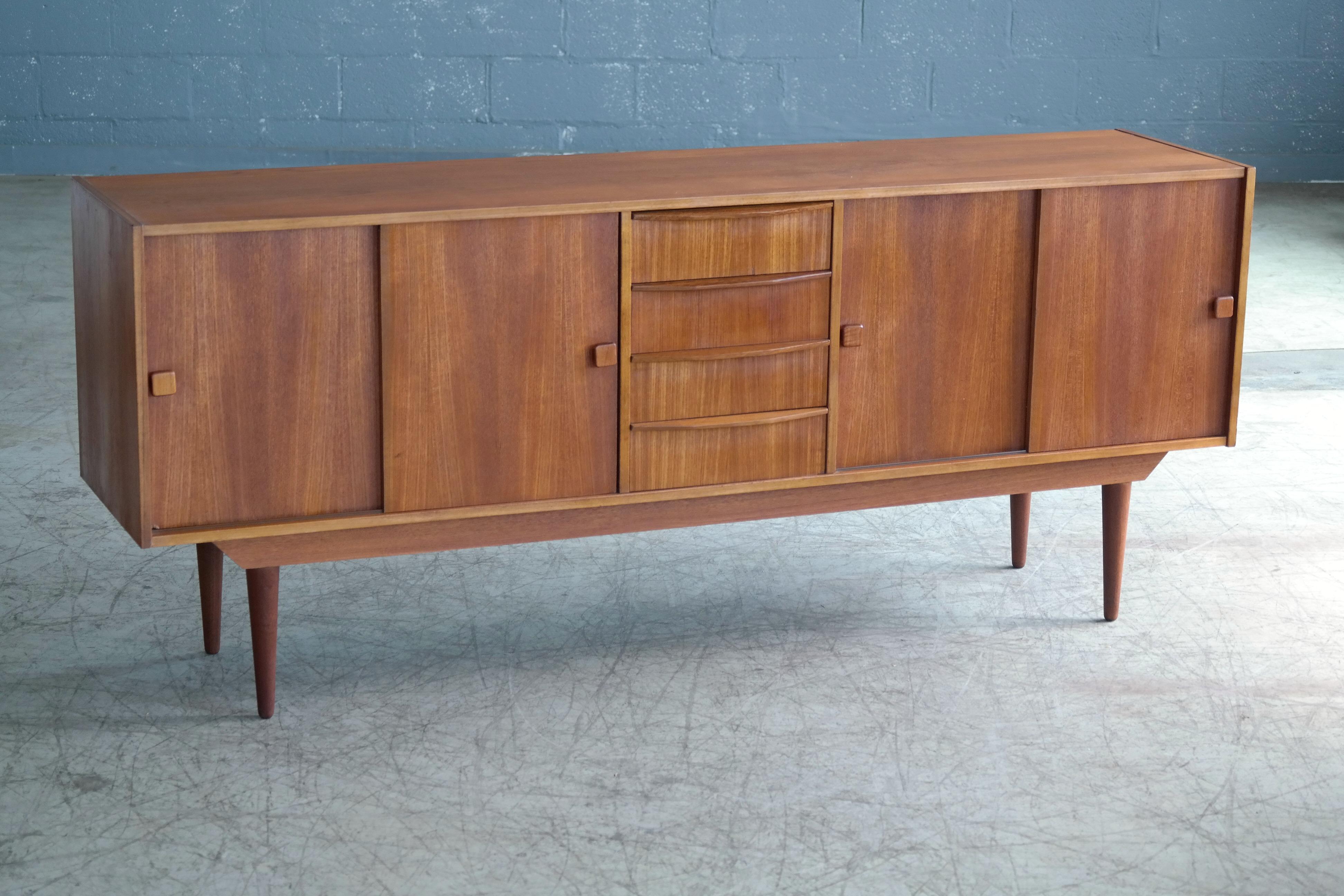 Danish Midcentury Low Teak Sideboard by Domino Møbler, 1960s In Good Condition In Bridgeport, CT