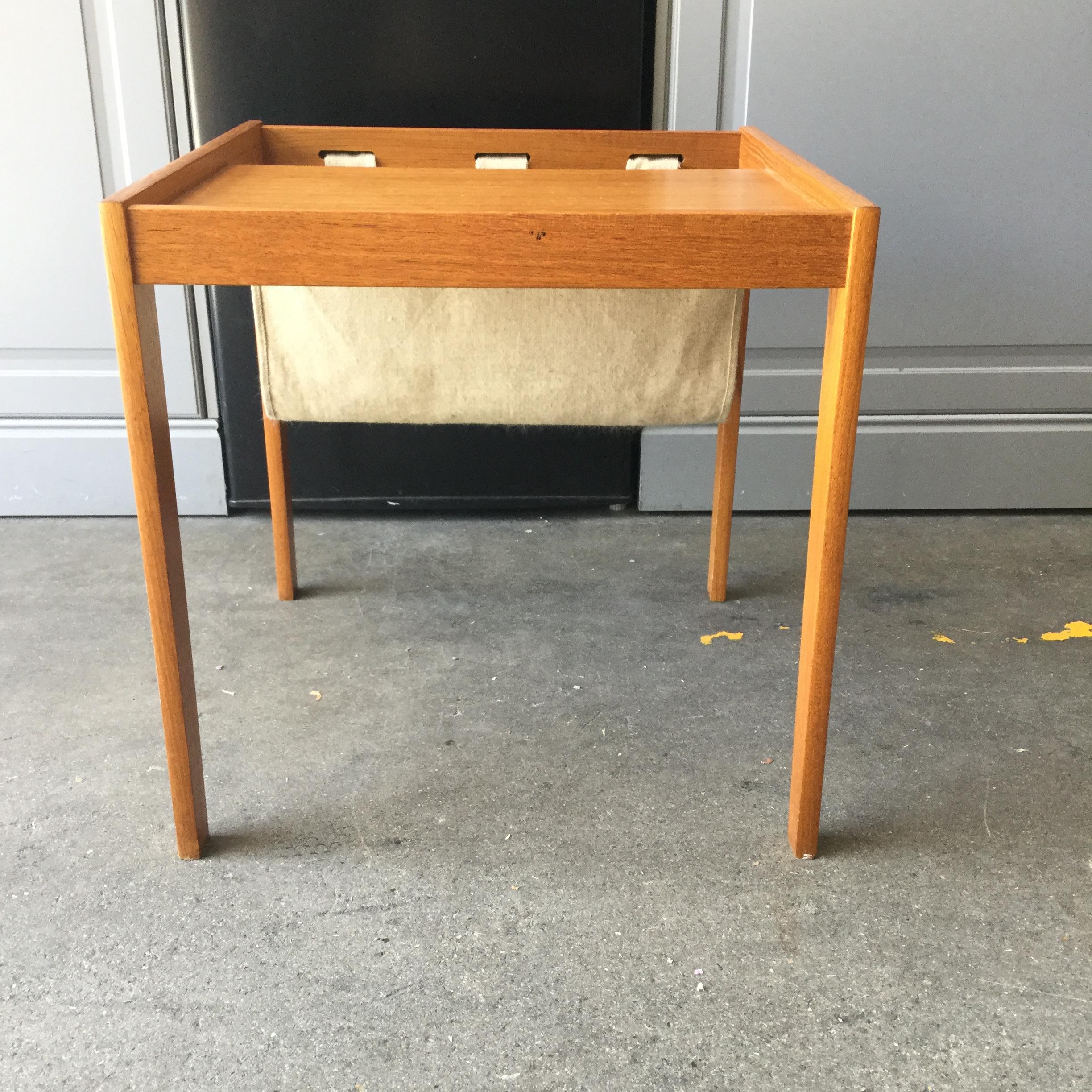 Danish Midcentury Maple Wood and Linen Newsstand Side Table In Good Condition In Los Angeles, CA