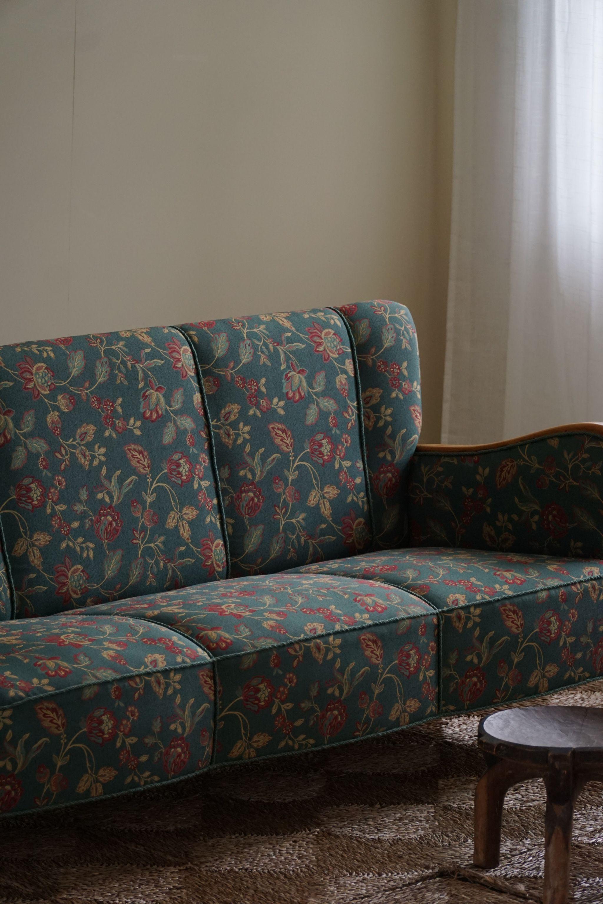 Dänisches Mid-Century-Modern-Sofa mit 3 Sitzen aus Buche und Original-Stoff, 1960er Jahre im Angebot 1