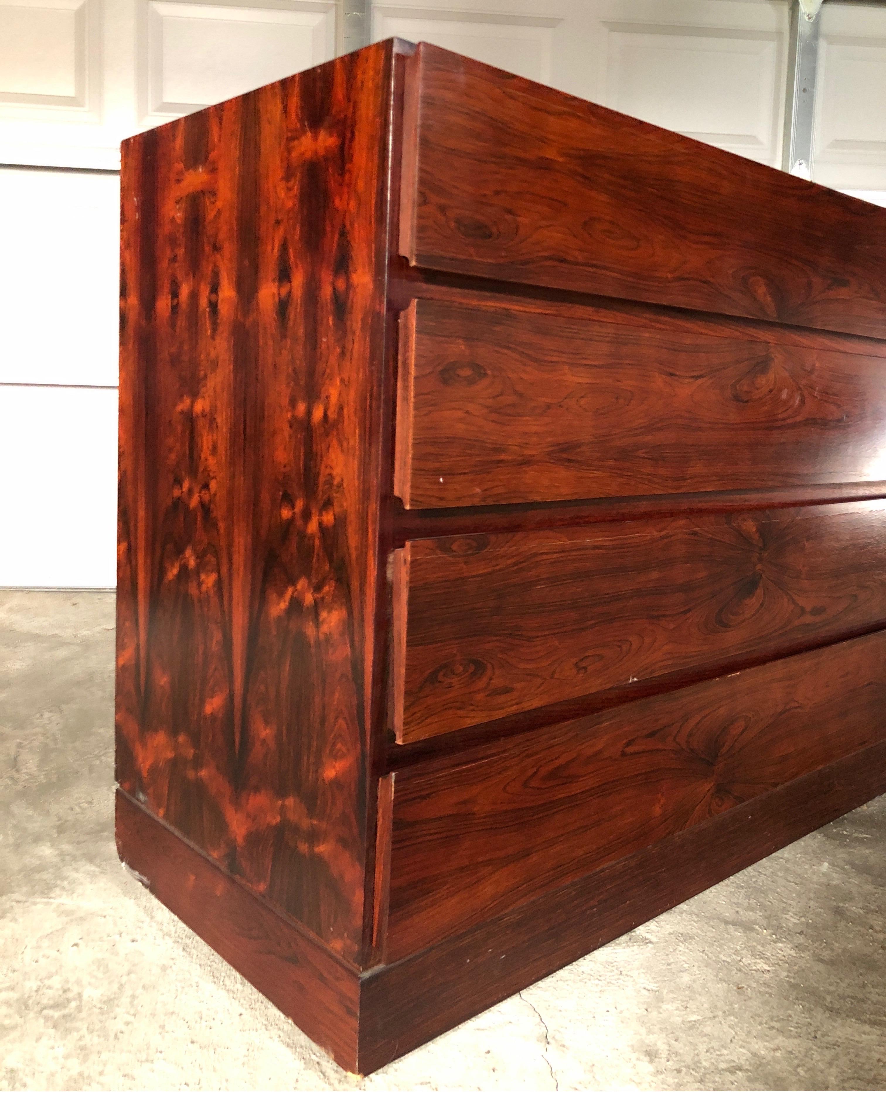 20th Century Danish Mid-Century Modern 8-Drawer Rosewood Dresser