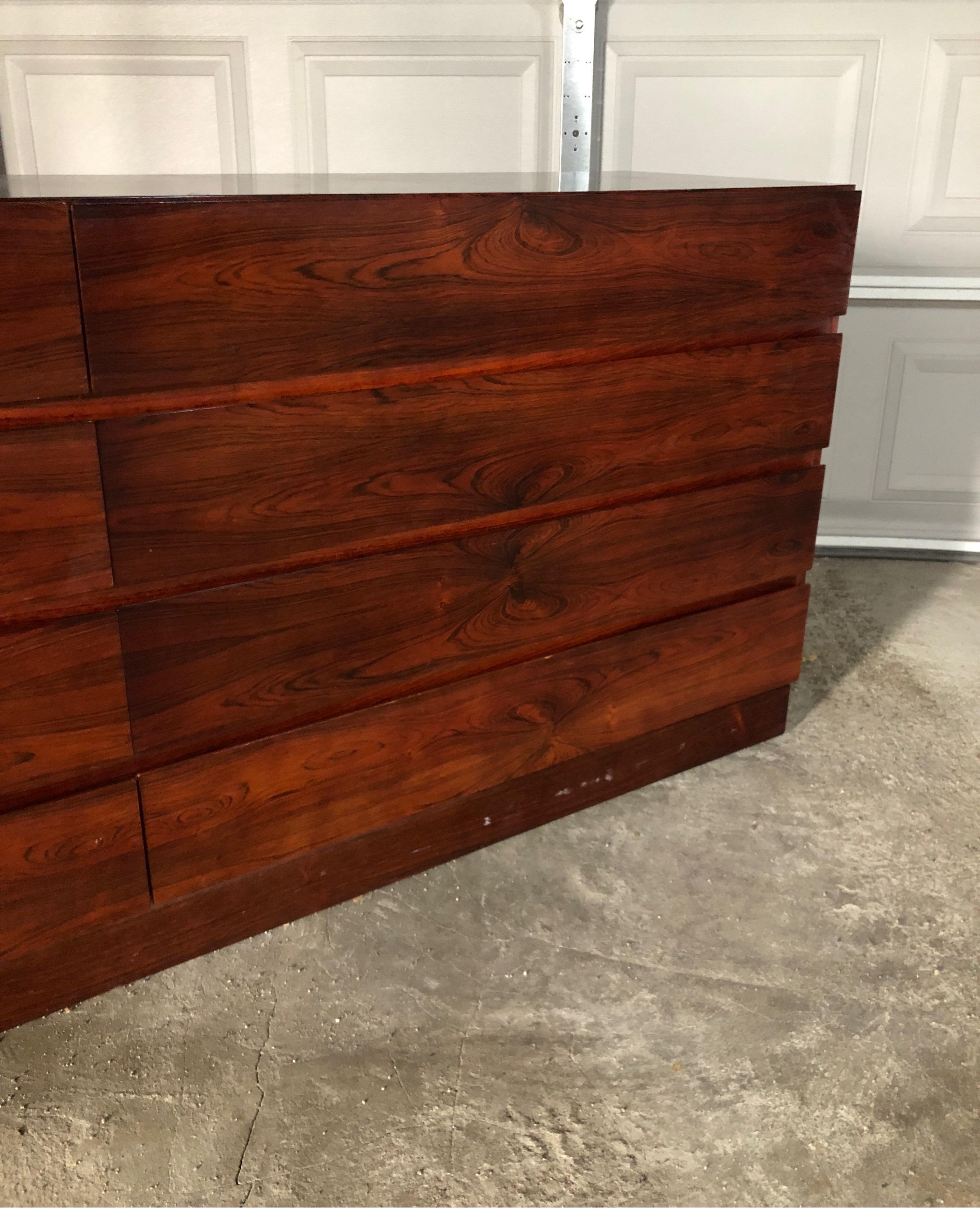 Danish Mid-Century Modern 8-Drawer Rosewood Dresser 2