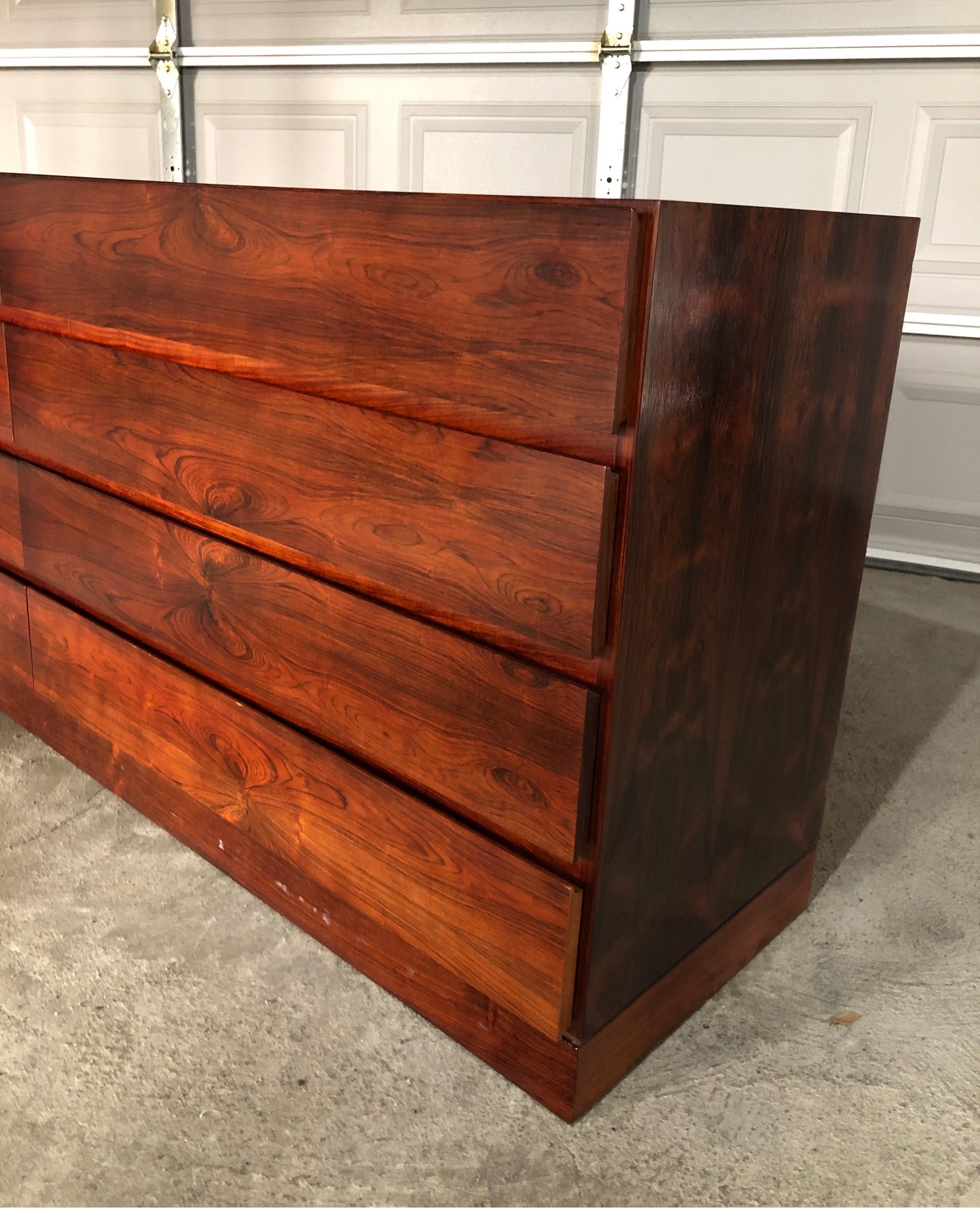 Danish Mid-Century Modern 8-Drawer Rosewood Dresser 3