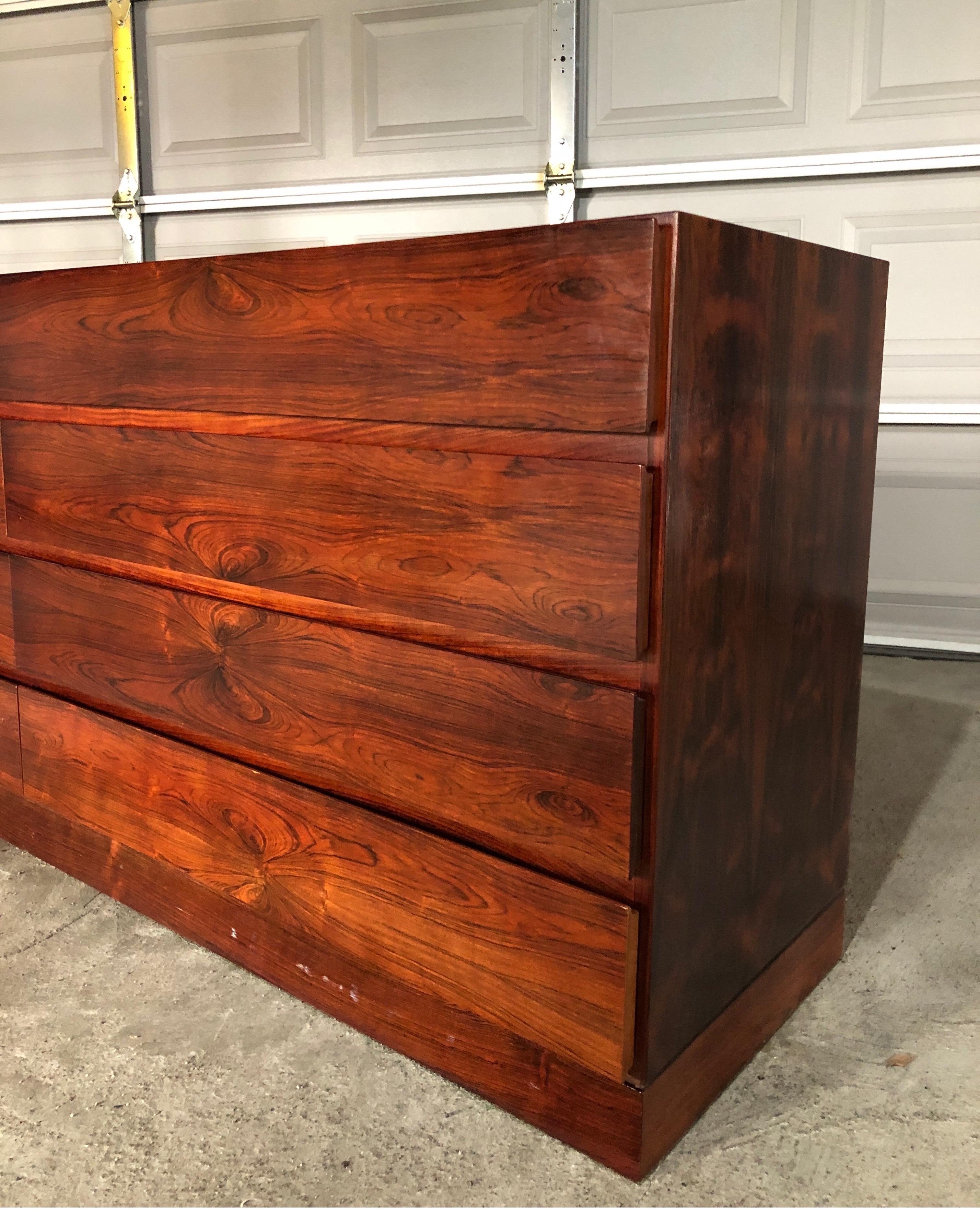 Danish Mid-Century Modern 8-Drawer Rosewood Dresser 4