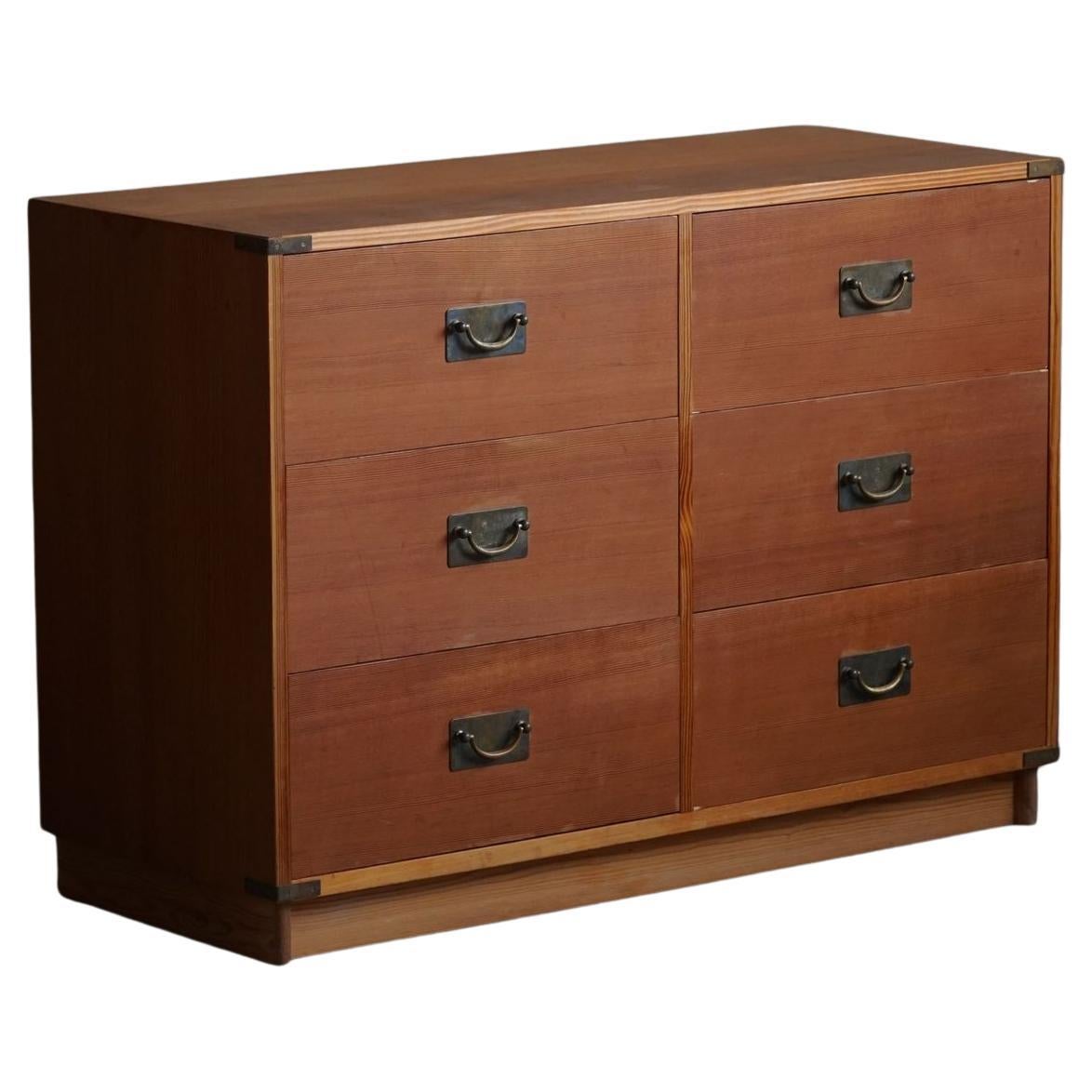 Cassettiera classica in pino dell'Oregon, anni '50, danese del Mid Century Modern