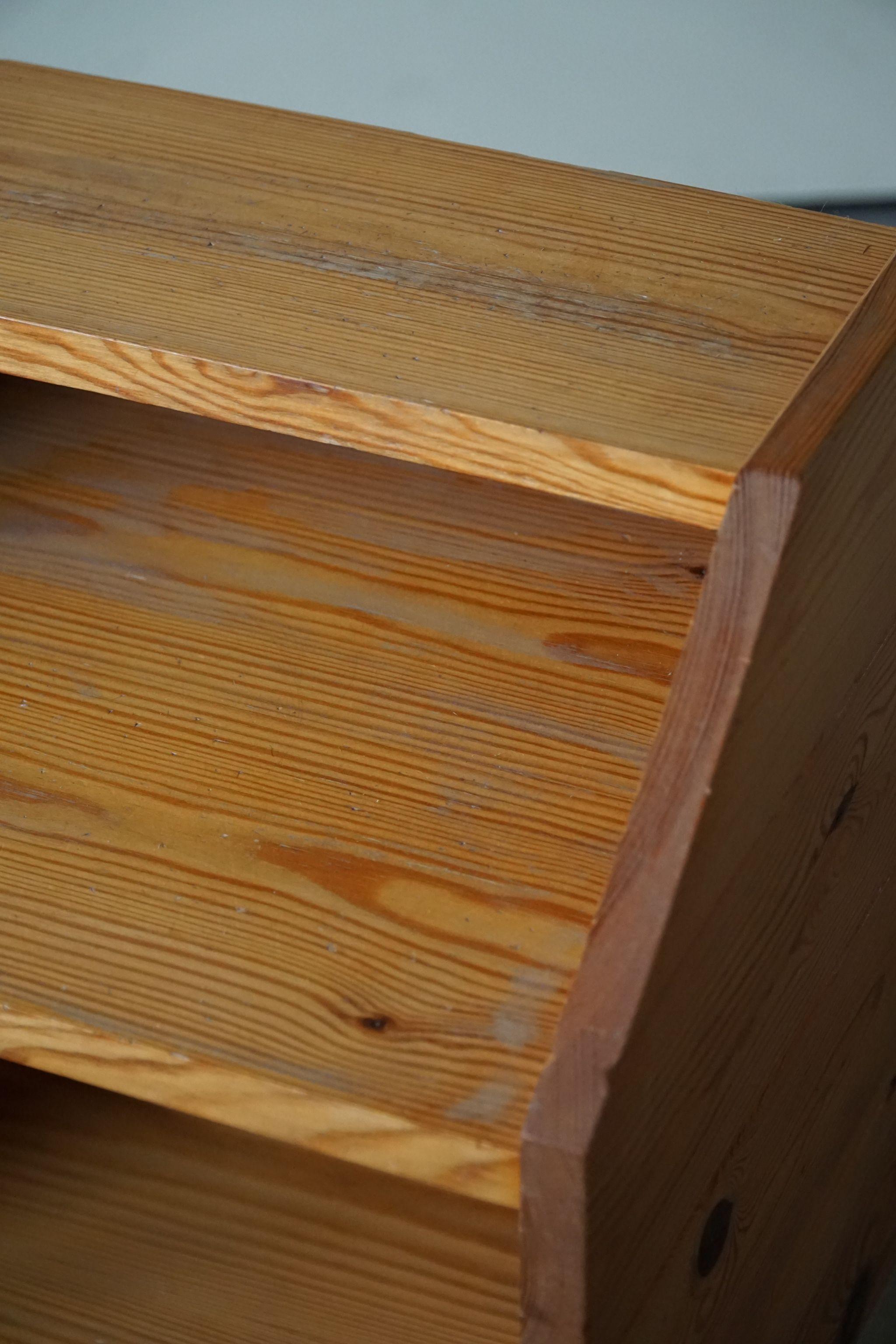 Danish Mid-Century Modern, a Pair of Brutalist Night Stands in Solid Pine, 1970s 9