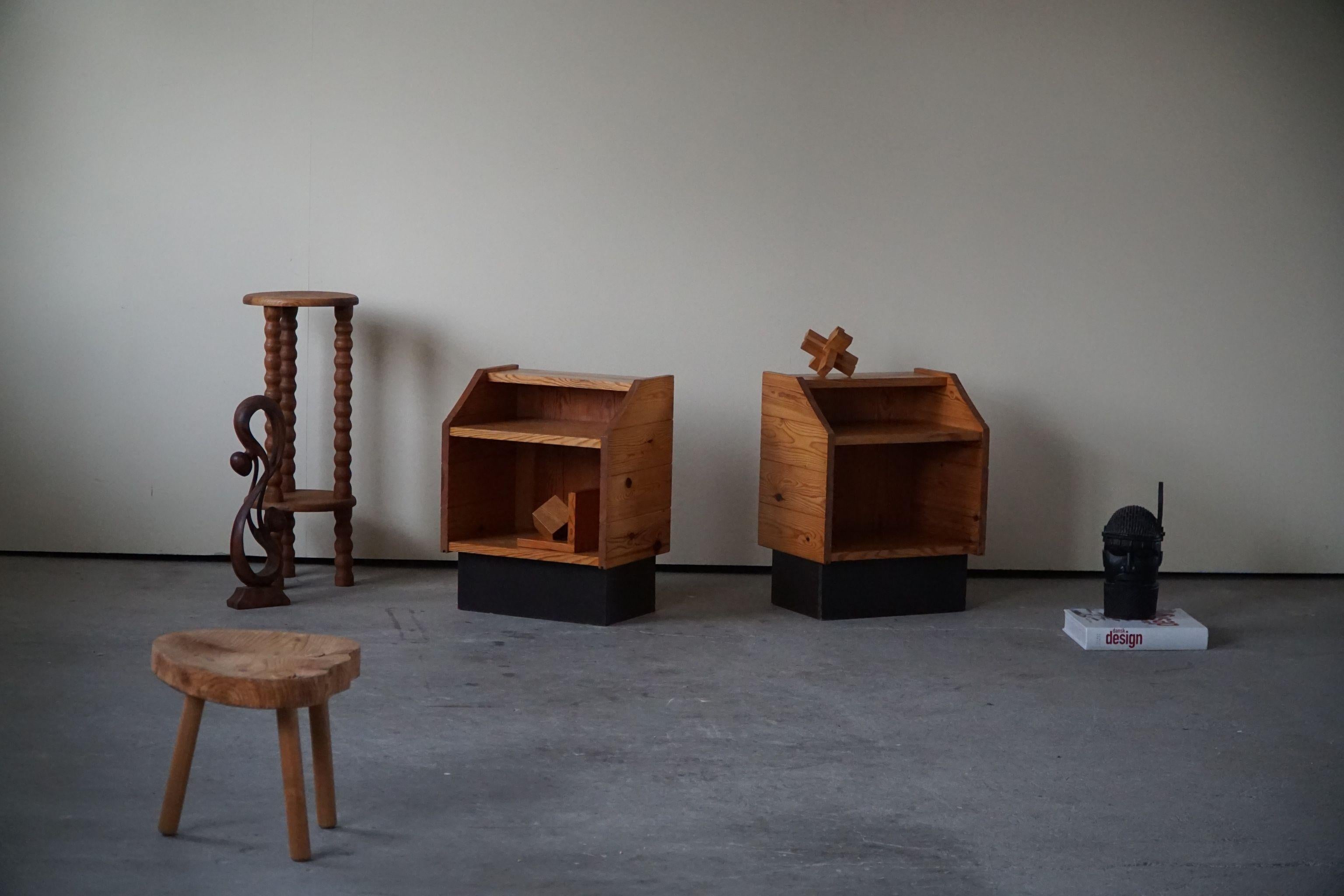 A pair of Scandinavian night stands / side tables in pine, made in Denmark, ca 1970s by a unknown cabinetmaker.

The night stands are nicely patinated with some signs of wear.

A fine brutalist object with a warm colour and patina that pair well