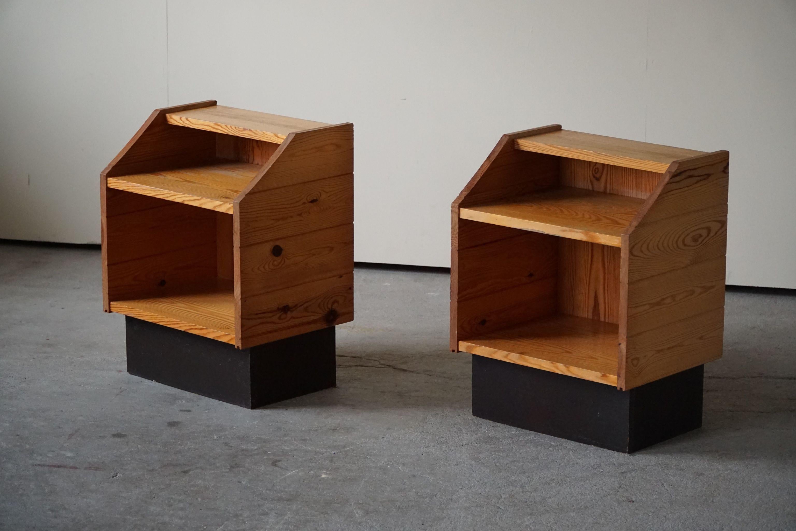 Danish Mid-Century Modern, a Pair of Brutalist Night Stands in Solid Pine, 1970s 3