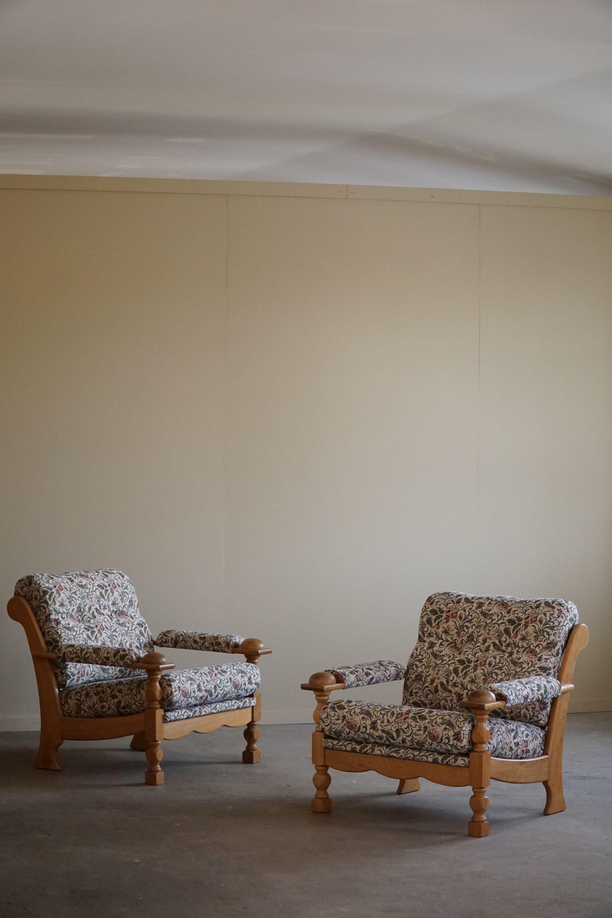 Danish Mid Century Modern, A Pair of Lounge Chairs, Henning Kjærnulf, 1960s In Good Condition For Sale In Odense, DK