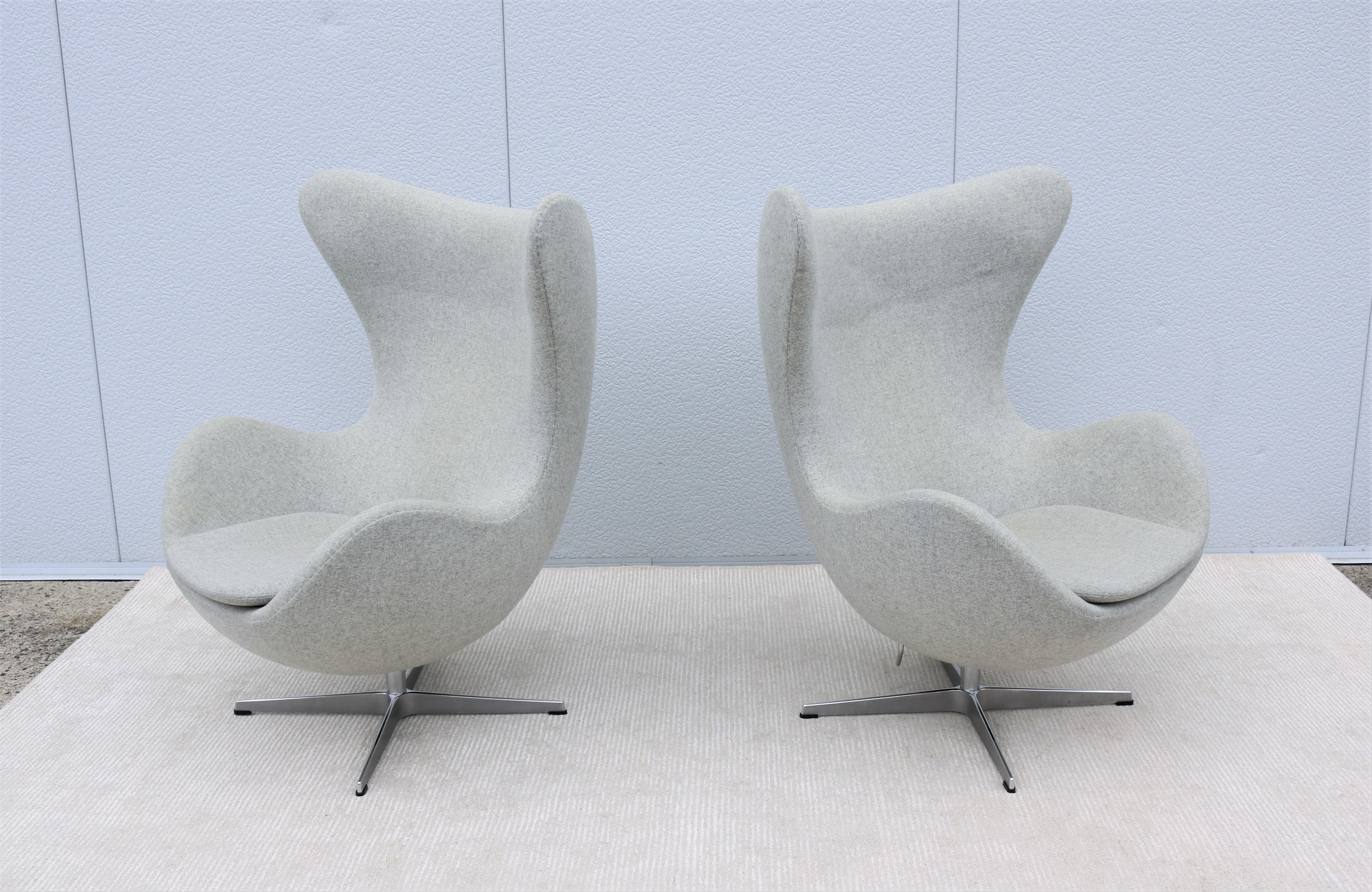 Danish Mid-Century Modern Arne Jacobsen for Fritz Hansen Egg Lounge Chair For Sale 3