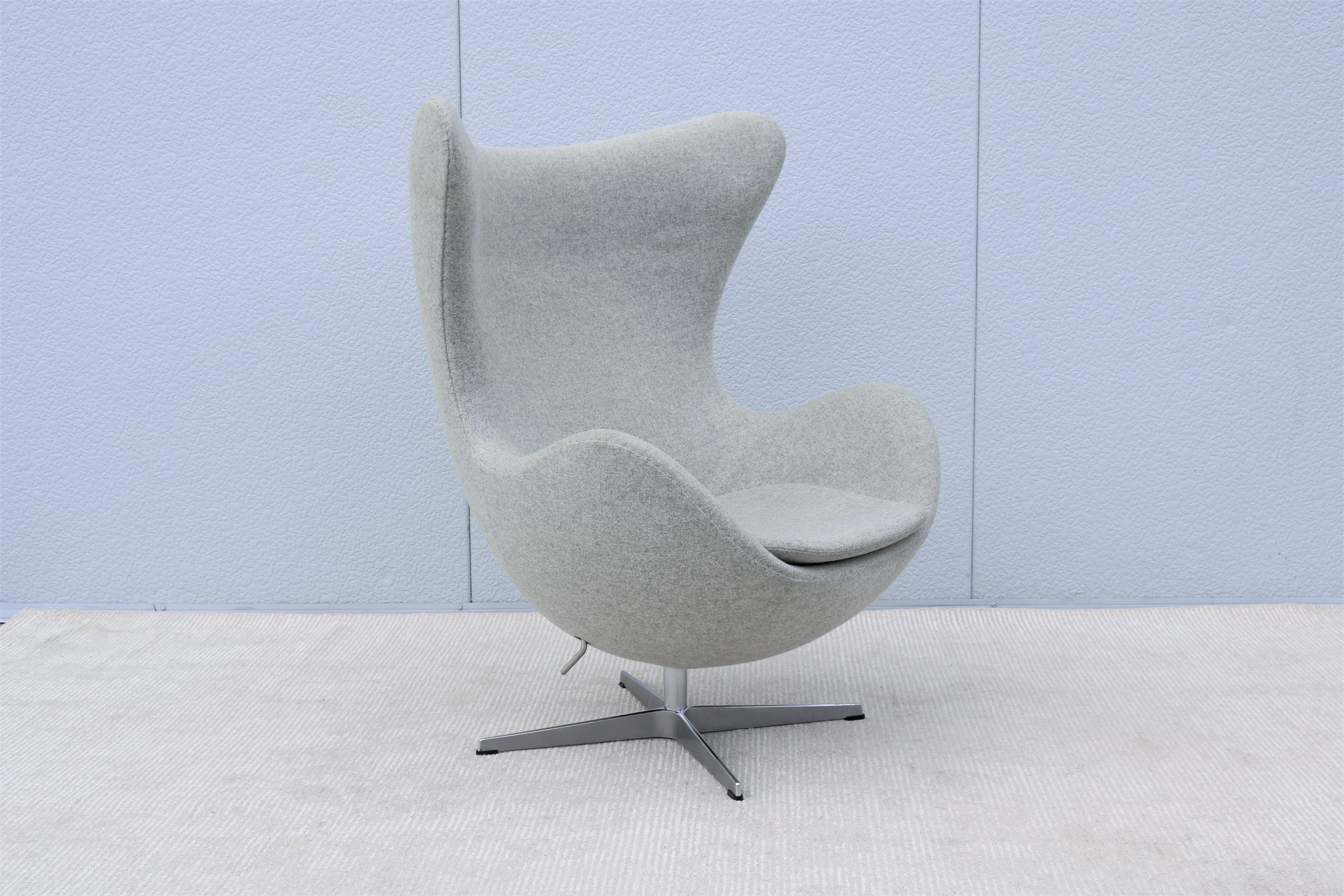 Dänischer Mid-Century Modern-Loungesessel aus der Mitte des Jahrhunderts, Arne Jacobsen für Fritz Hansen (Polnisch) im Angebot
