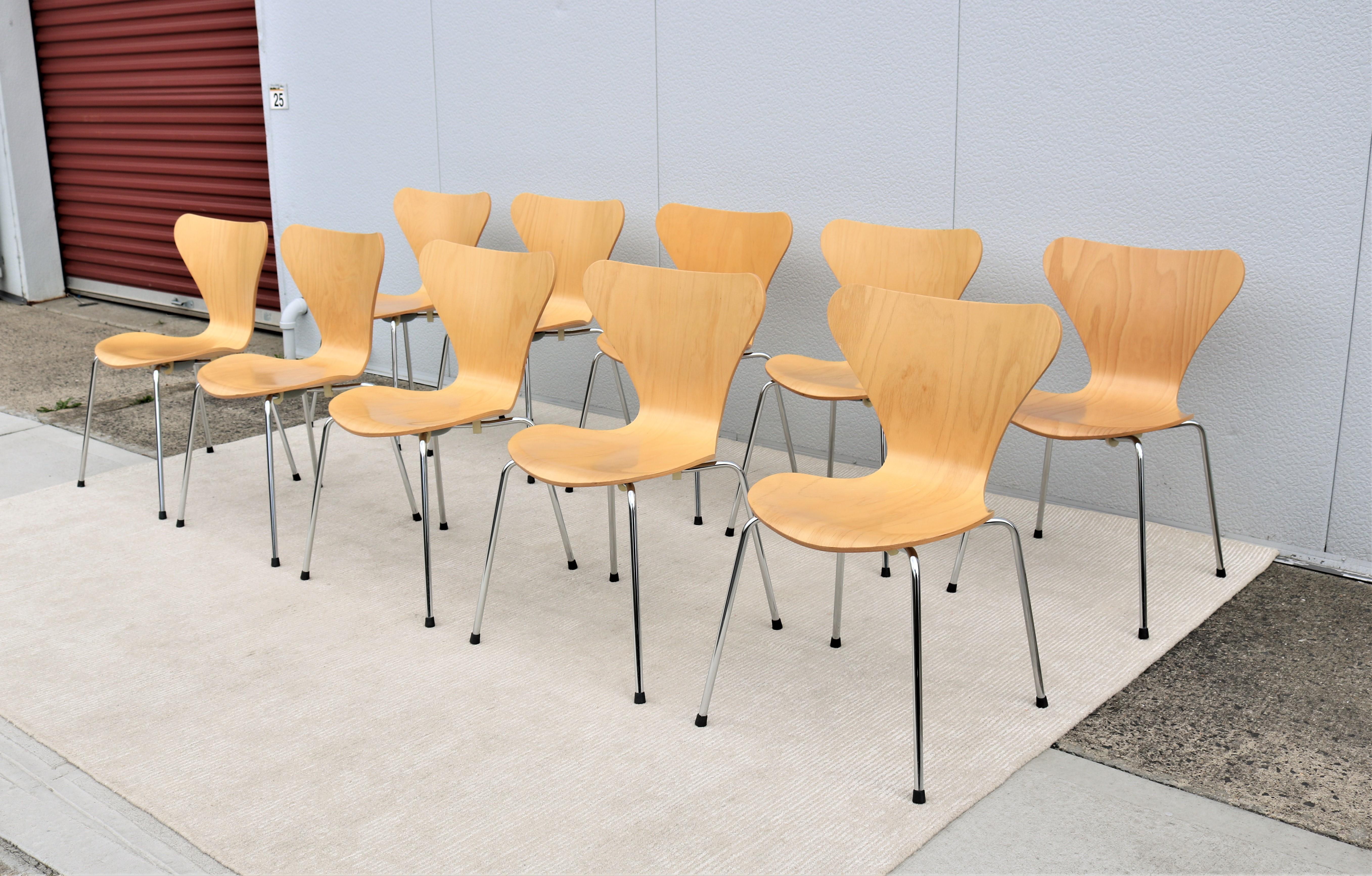 Molded Danish Mid-Century Modern Arne Jacobsen Style Series 7 Chairs, Set of 10