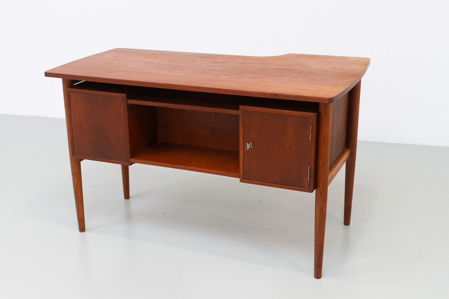Danish Mid-Century Modern Asymmetrical Teak Desk, 1950s. For Sale 4