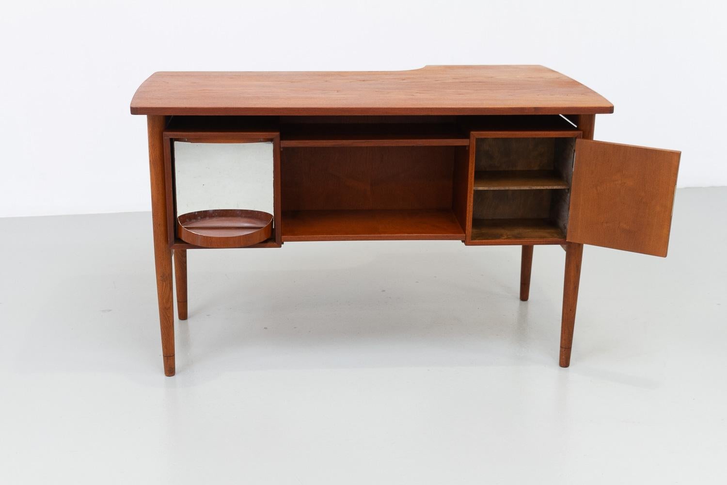 Danish Mid-Century Modern Asymmetrical Teak Desk, 1950s. For Sale 6