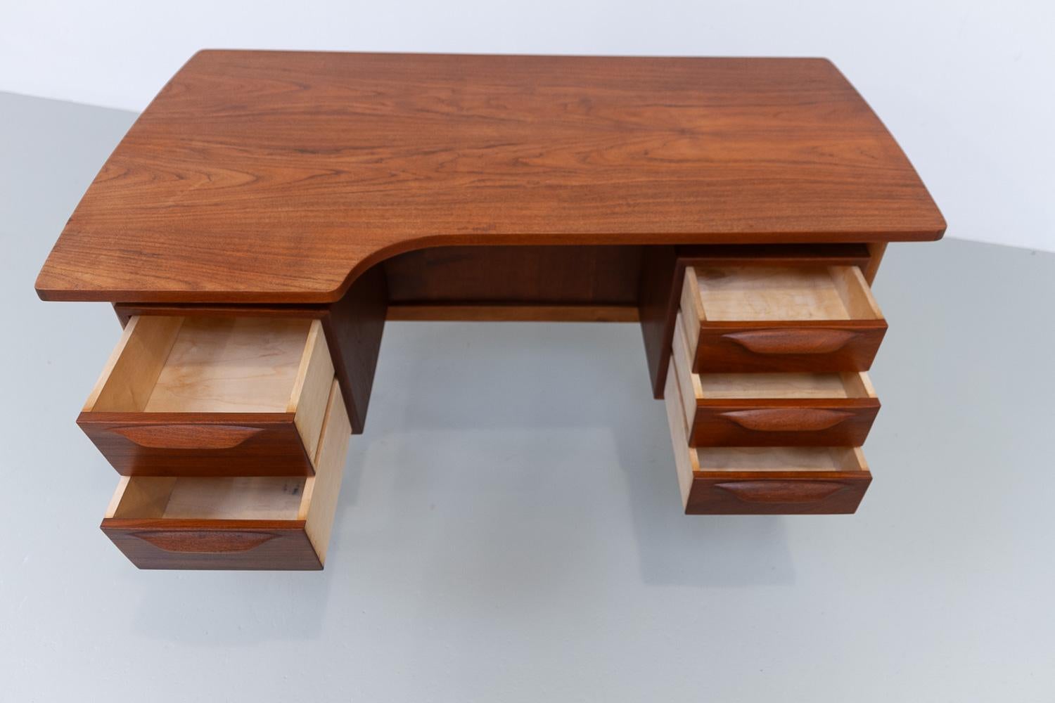 Danish Mid-Century Modern Asymmetrical Teak Desk, 1950s. For Sale 1